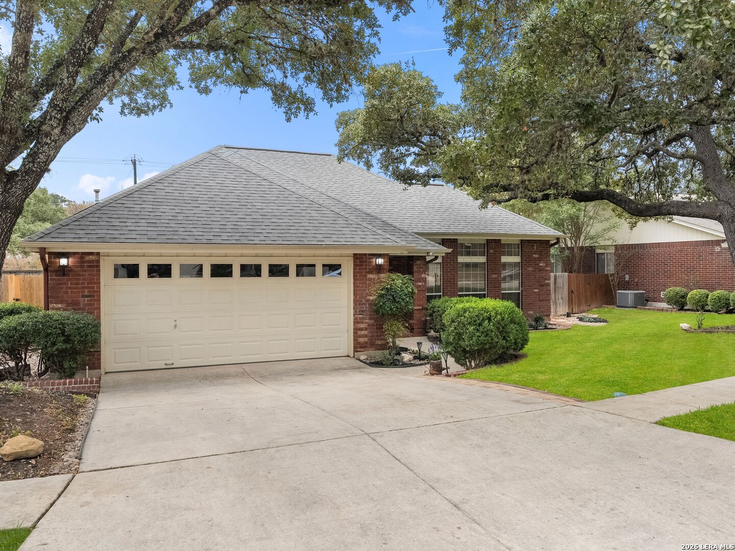 5854 Woodridge Oaks