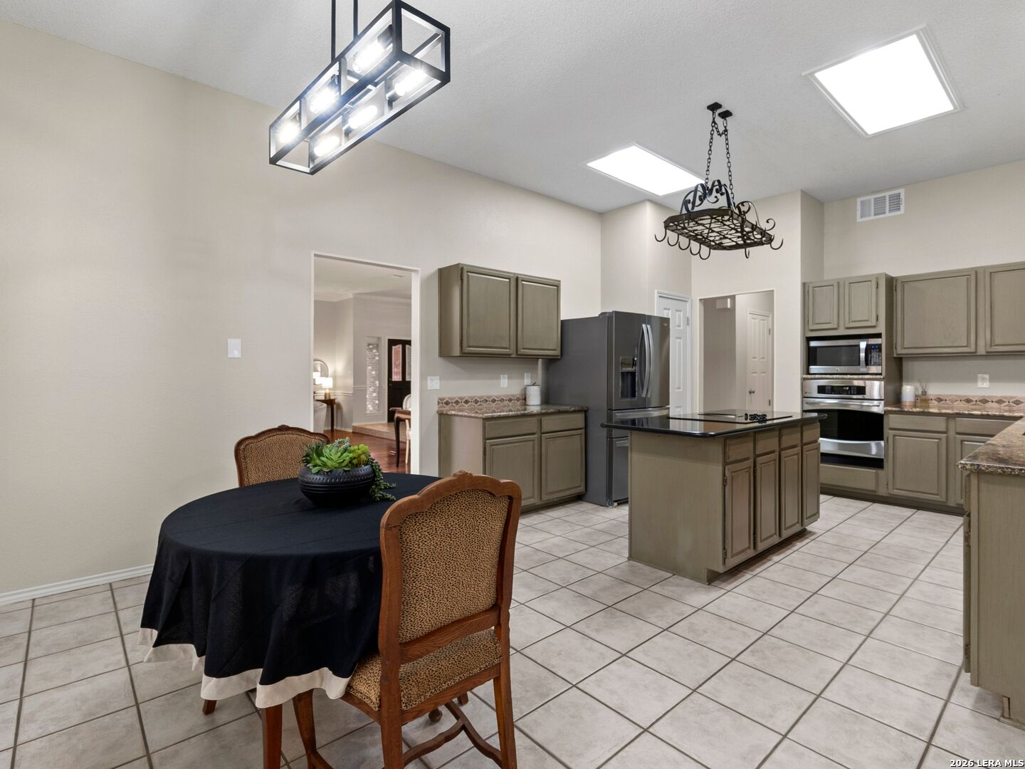 5854 Woodridge Oaks