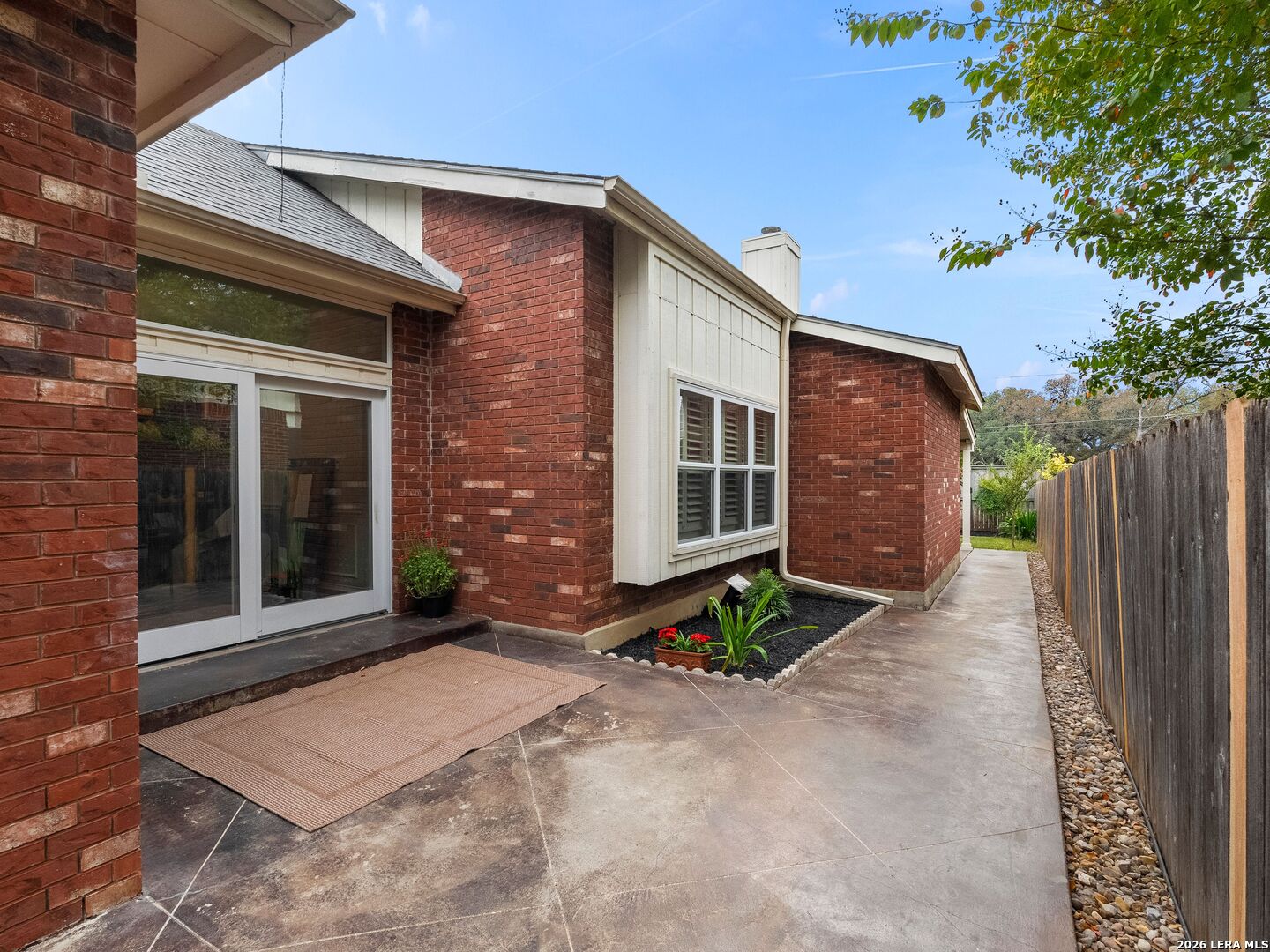 5854 Woodridge Oaks