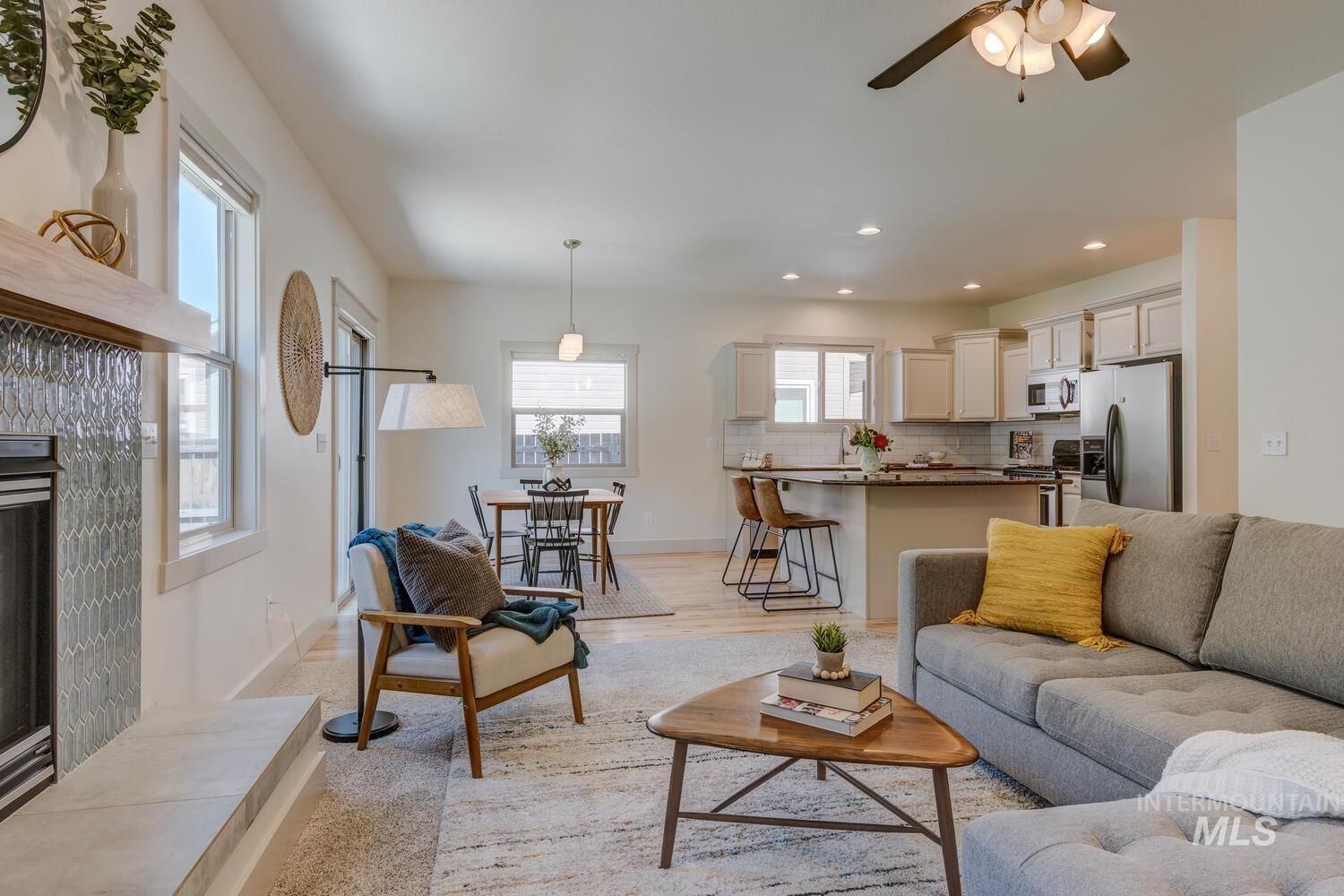 1017 N Shadowridge Ave