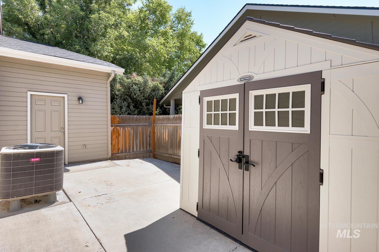 1017 N Shadowridge Ave