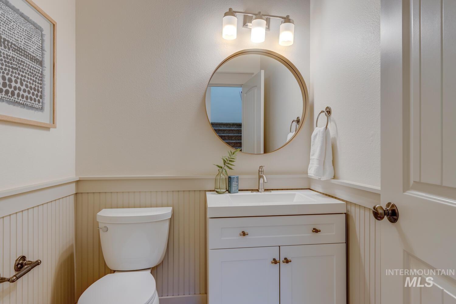 1017 N Shadowridge Ave