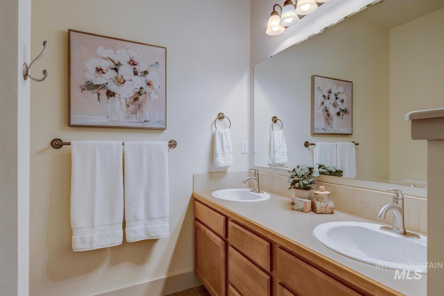 1017 N Shadowridge Ave