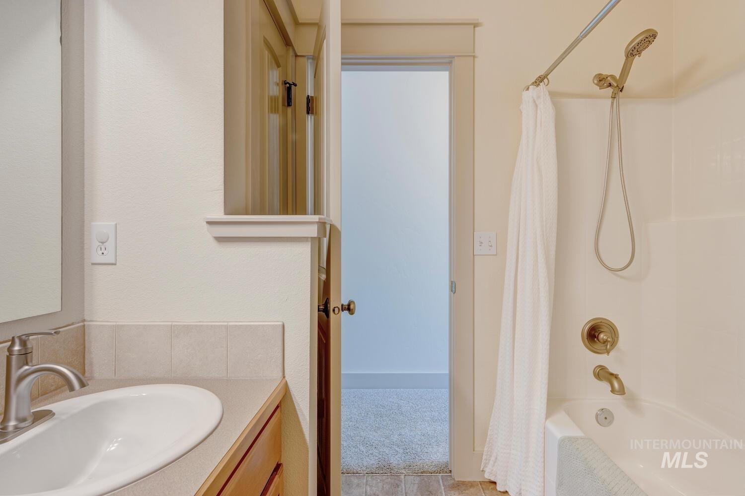 1017 N Shadowridge Ave