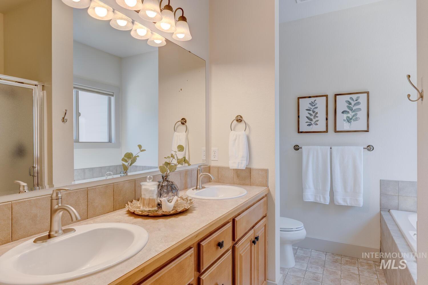 1017 N Shadowridge Ave