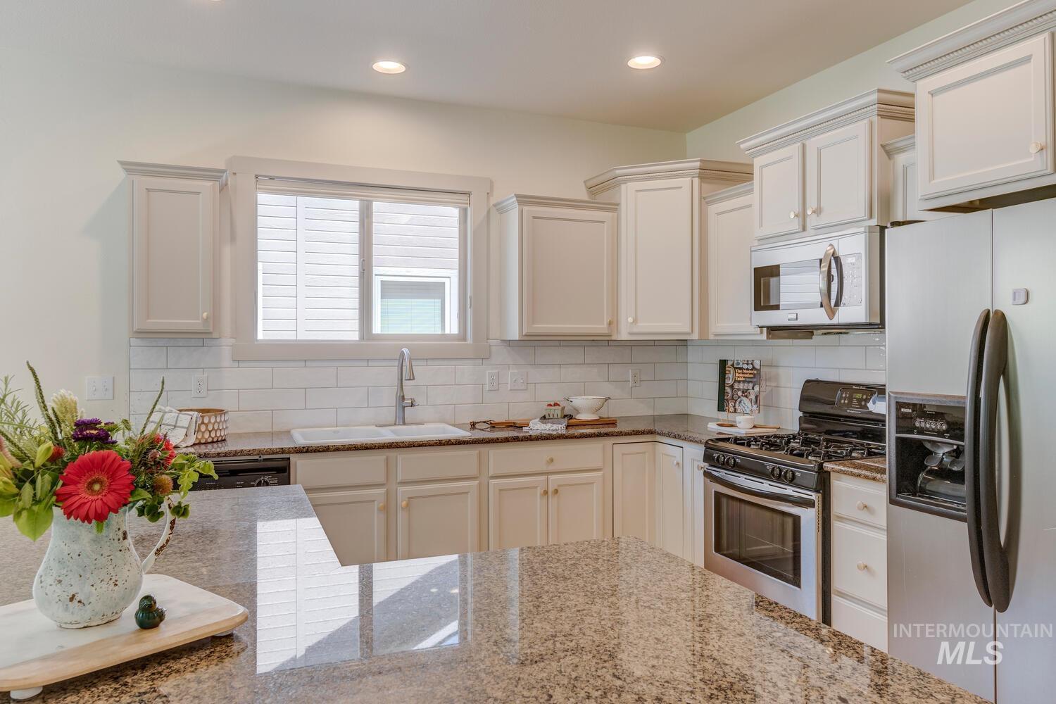 1017 N Shadowridge Ave