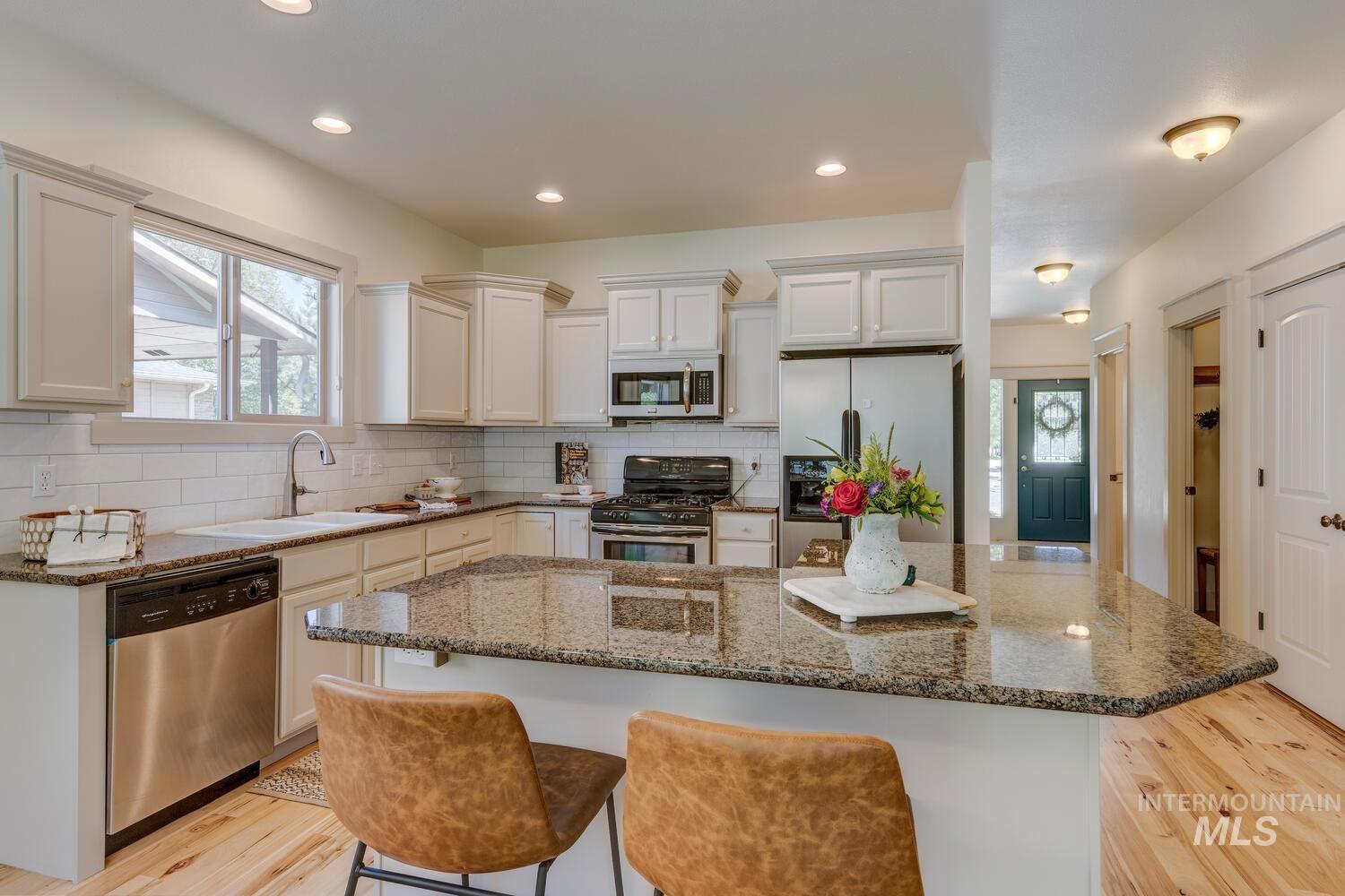 1017 N Shadowridge Ave