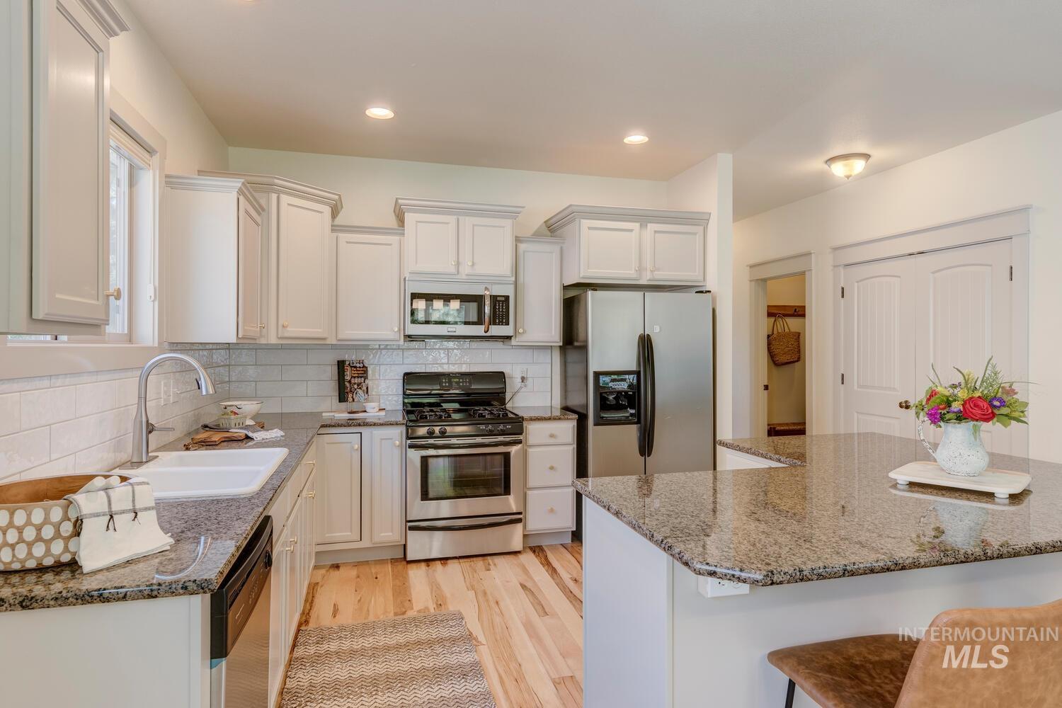 1017 N Shadowridge Ave