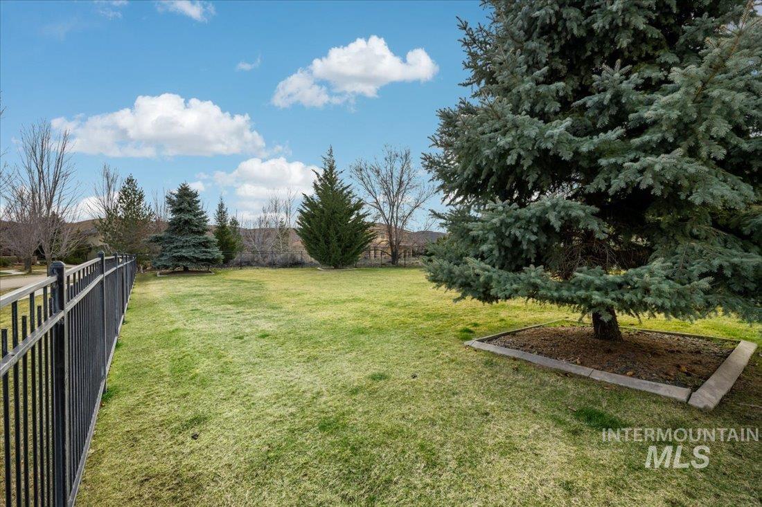 12409 N Upper Ridge Pl.