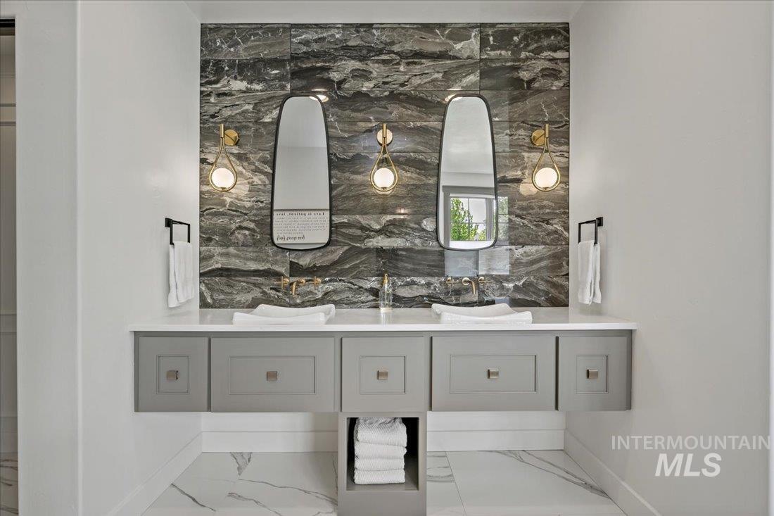 12409 N Upper Ridge Pl.