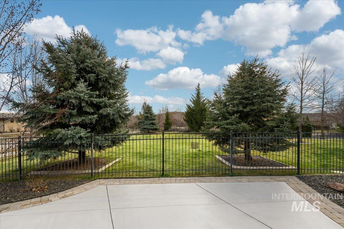 12409 N Upper Ridge Pl.