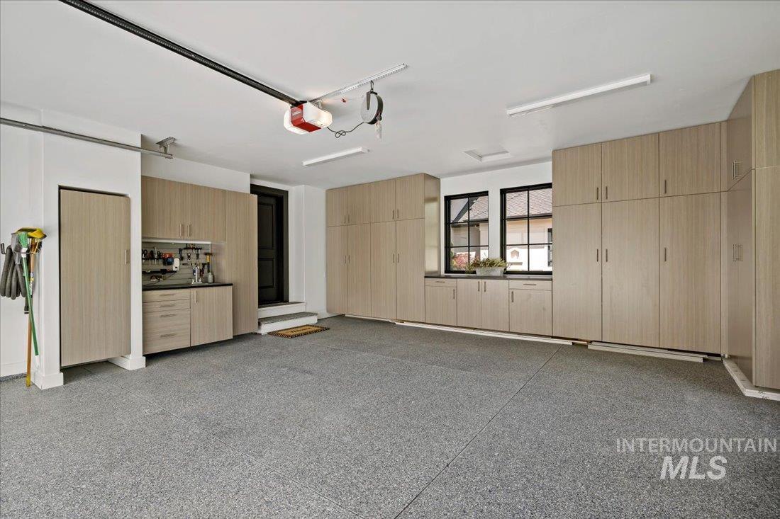 12409 N Upper Ridge Pl.