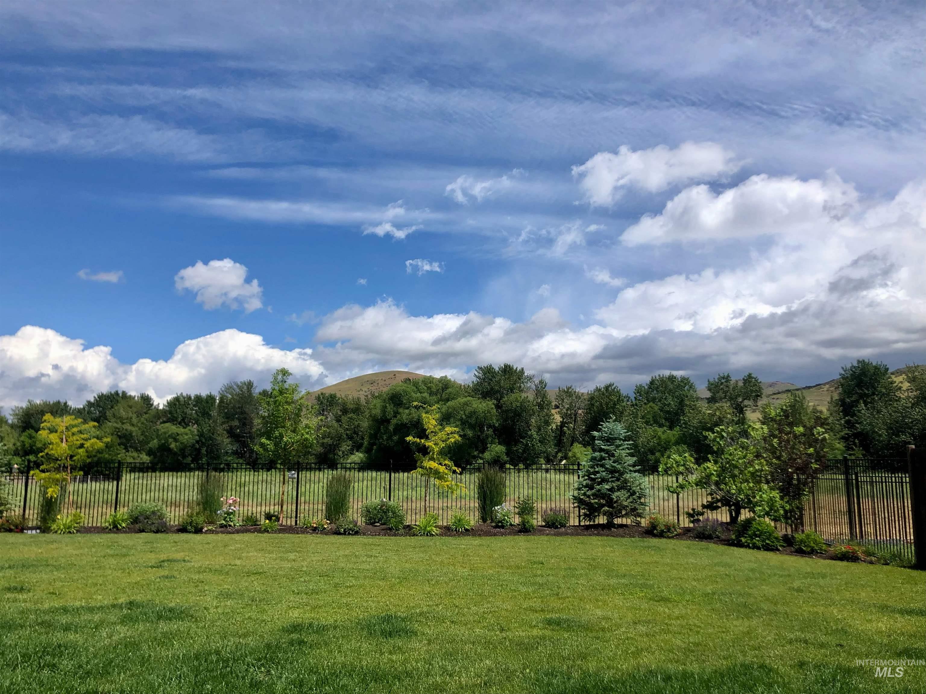 3870 W Farm View Dr
