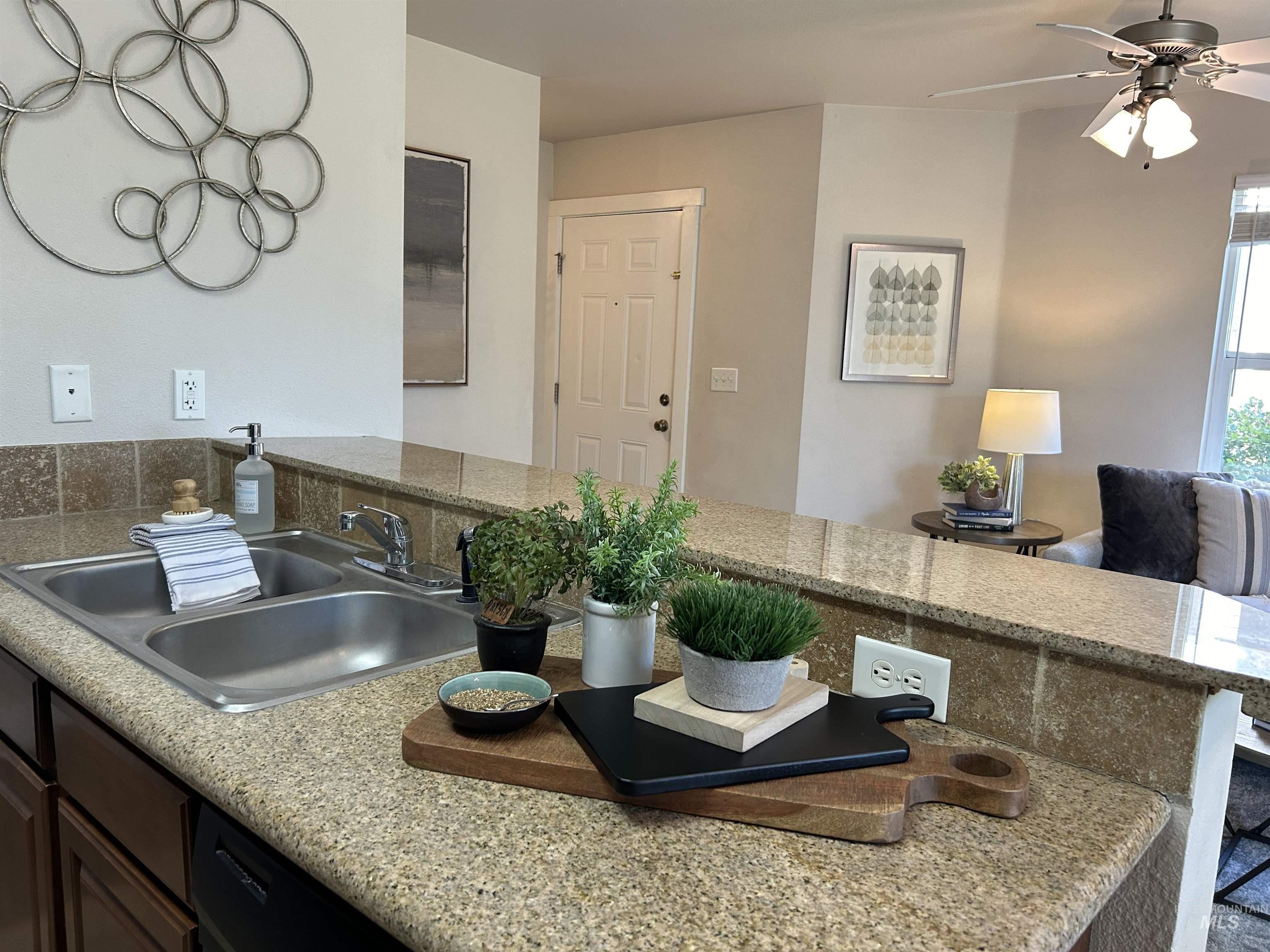 11045 W Garverdale Ln # 101