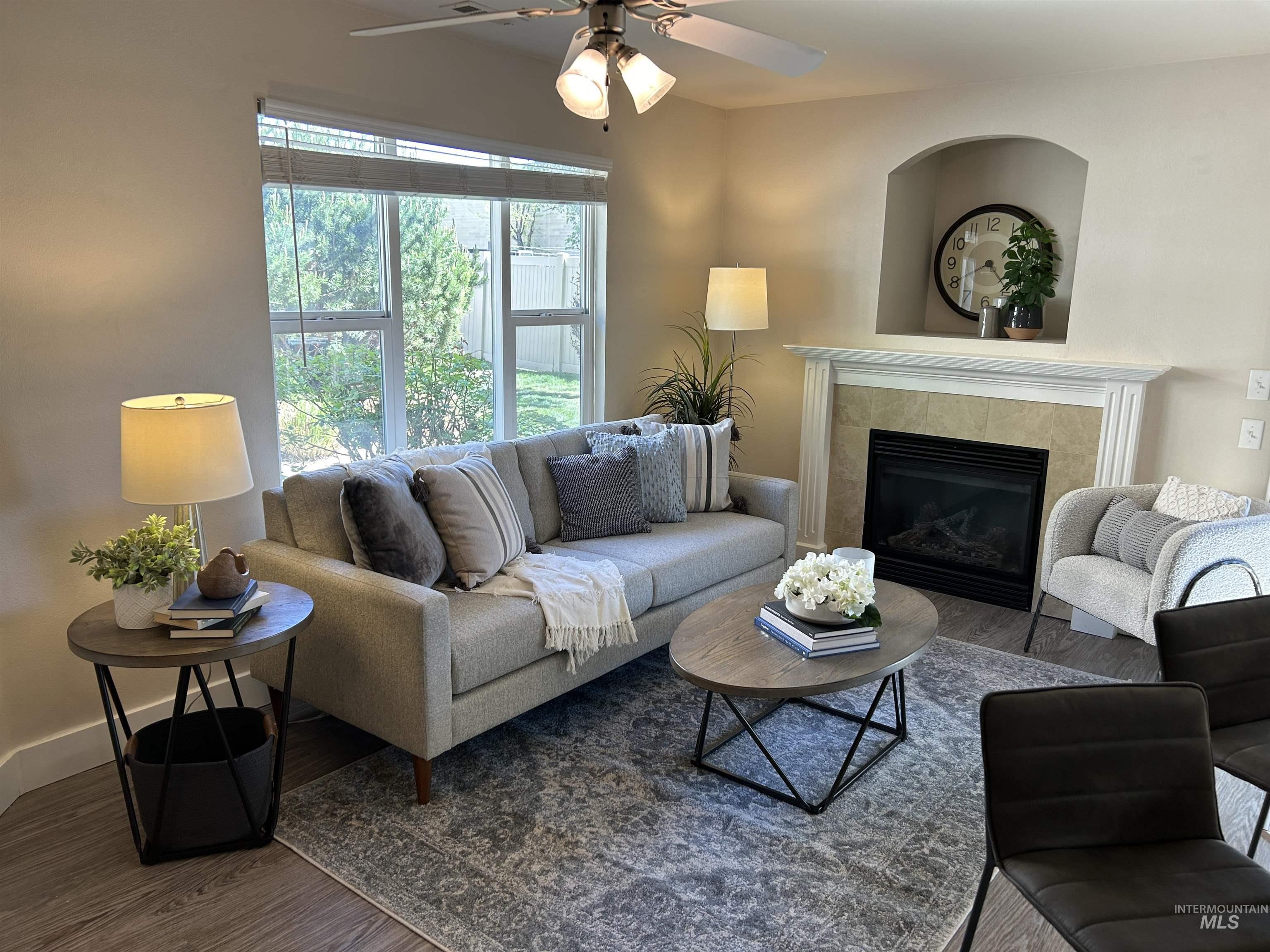 11045 W Garverdale Ln # 101