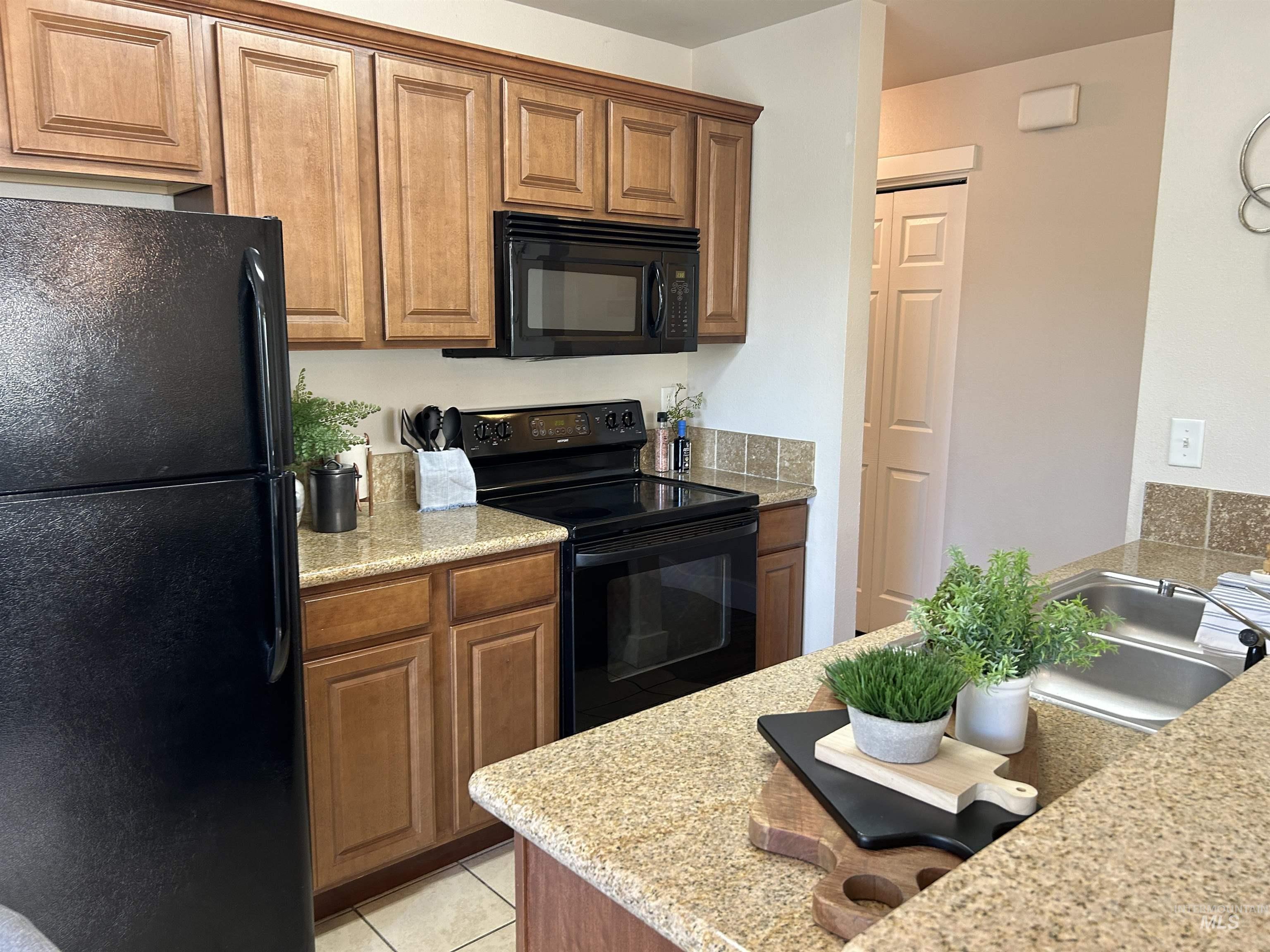 11045 W Garverdale Ln # 101