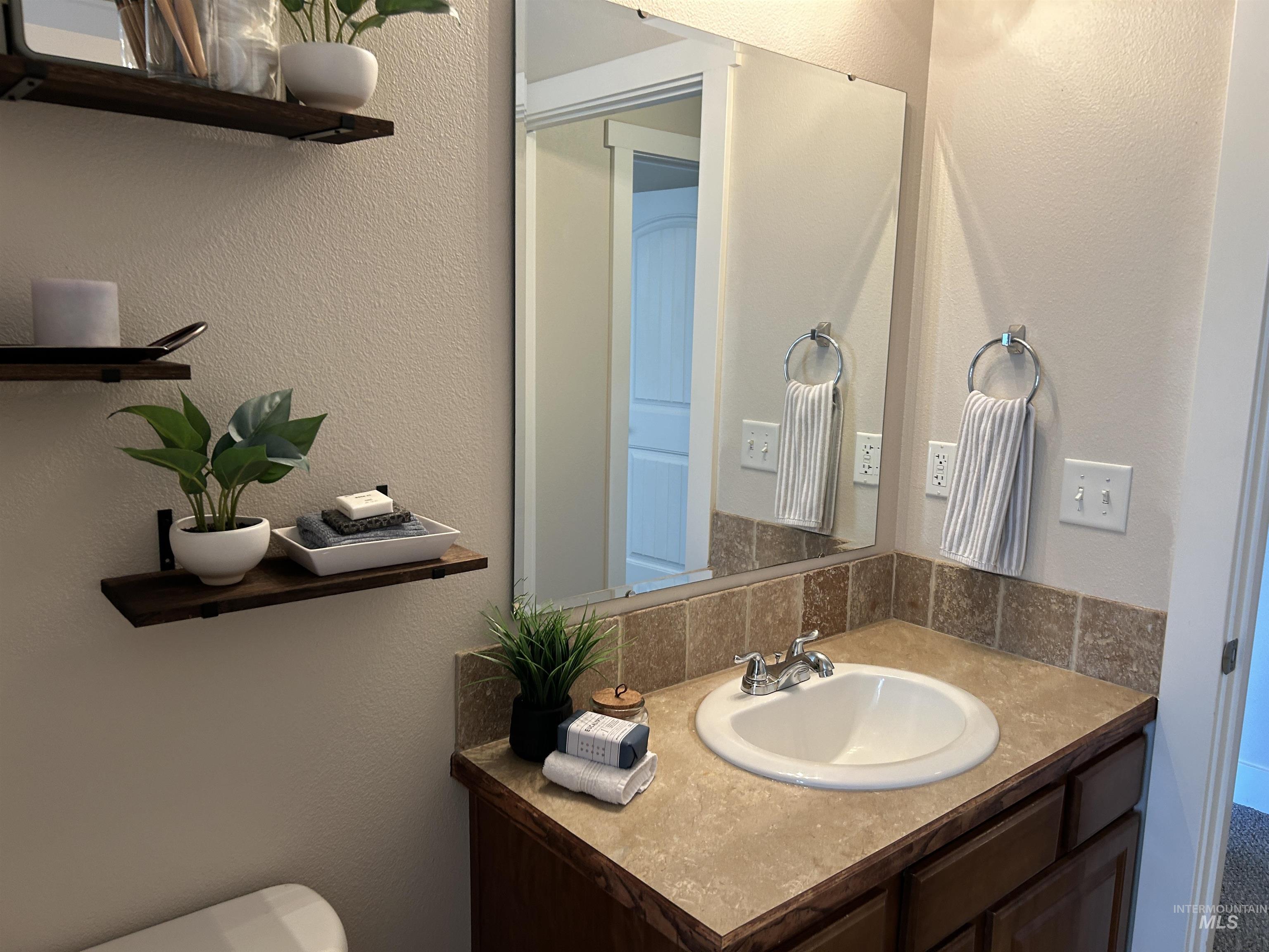 11045 W Garverdale Ln # 101