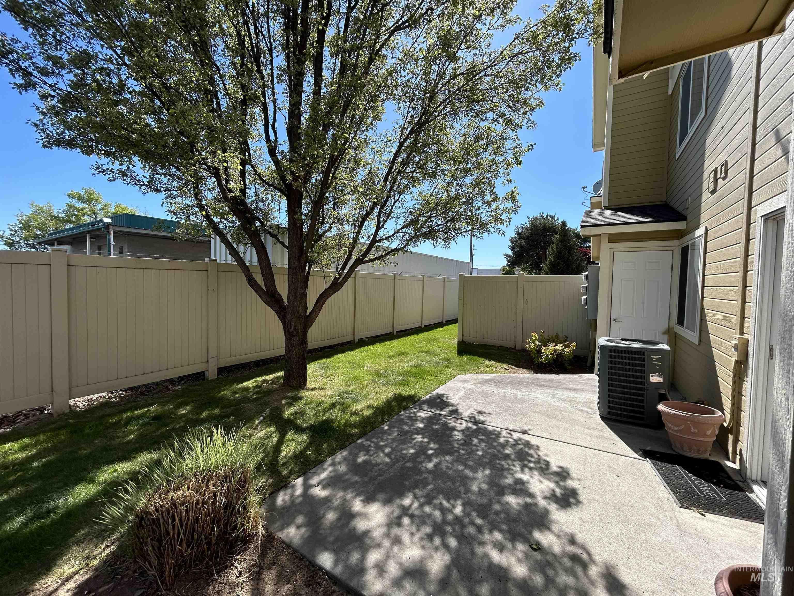 11045 W Garverdale Ln # 101