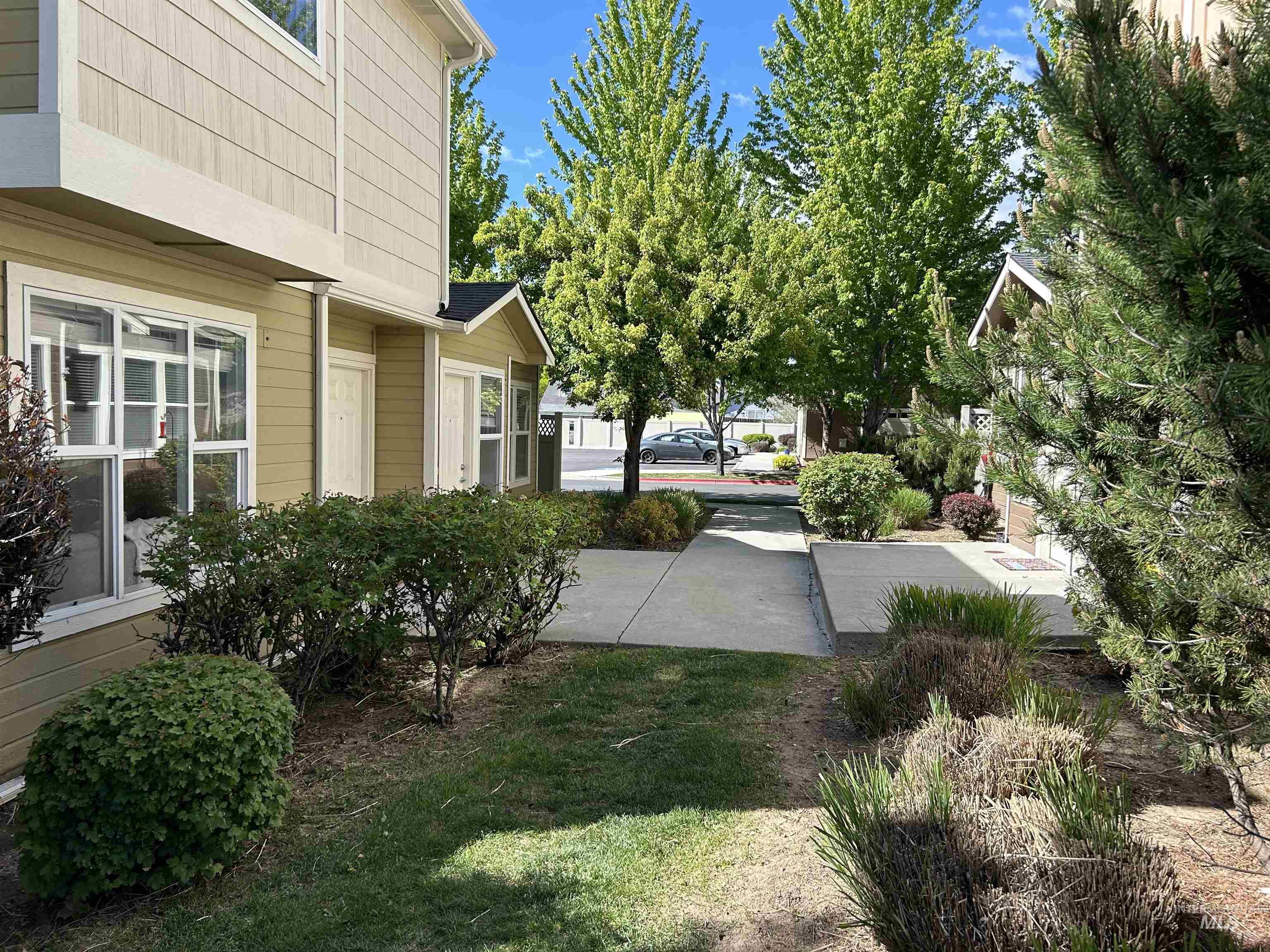 11045 W Garverdale Ln # 101