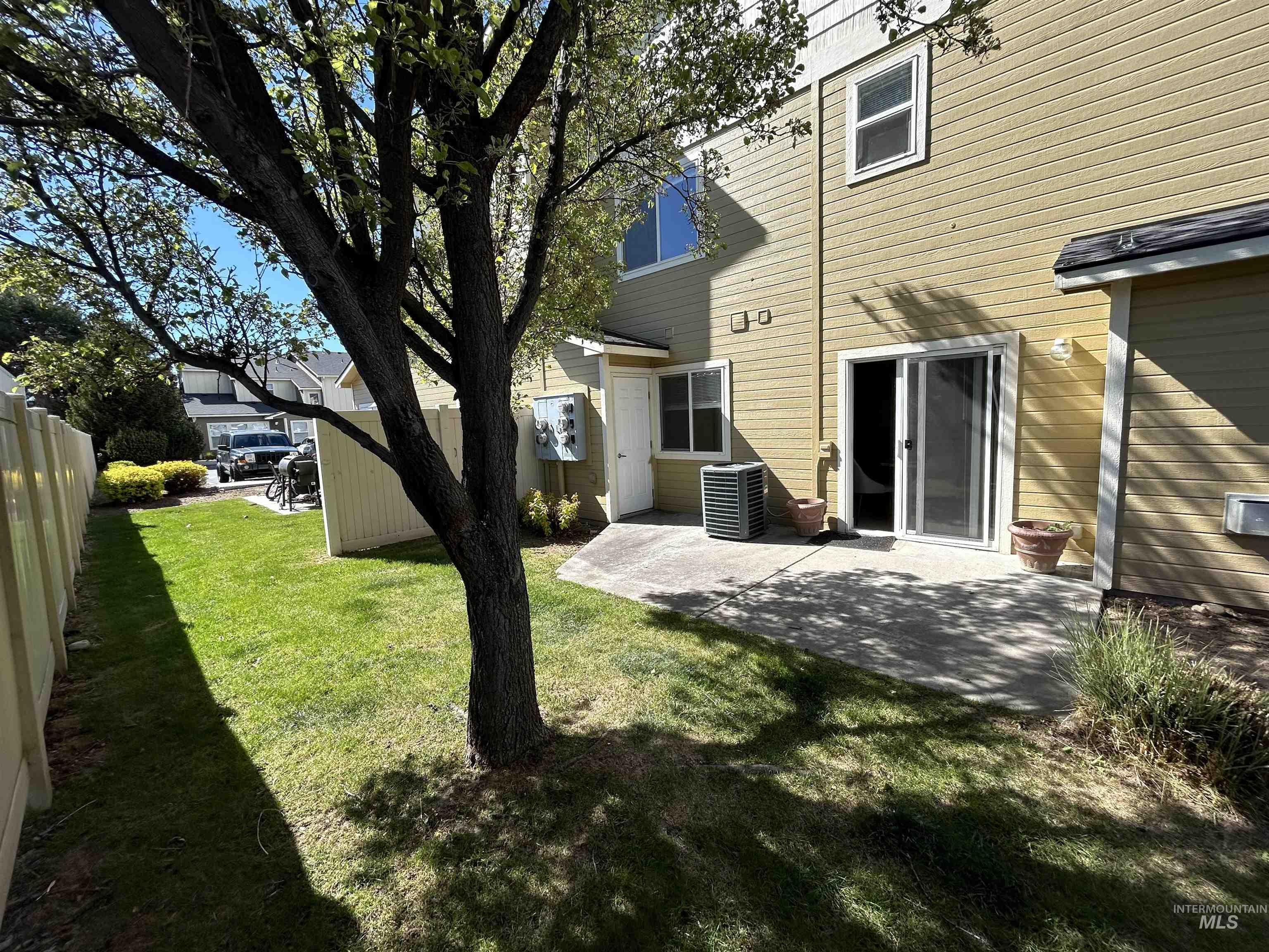 11045 W Garverdale Ln # 101