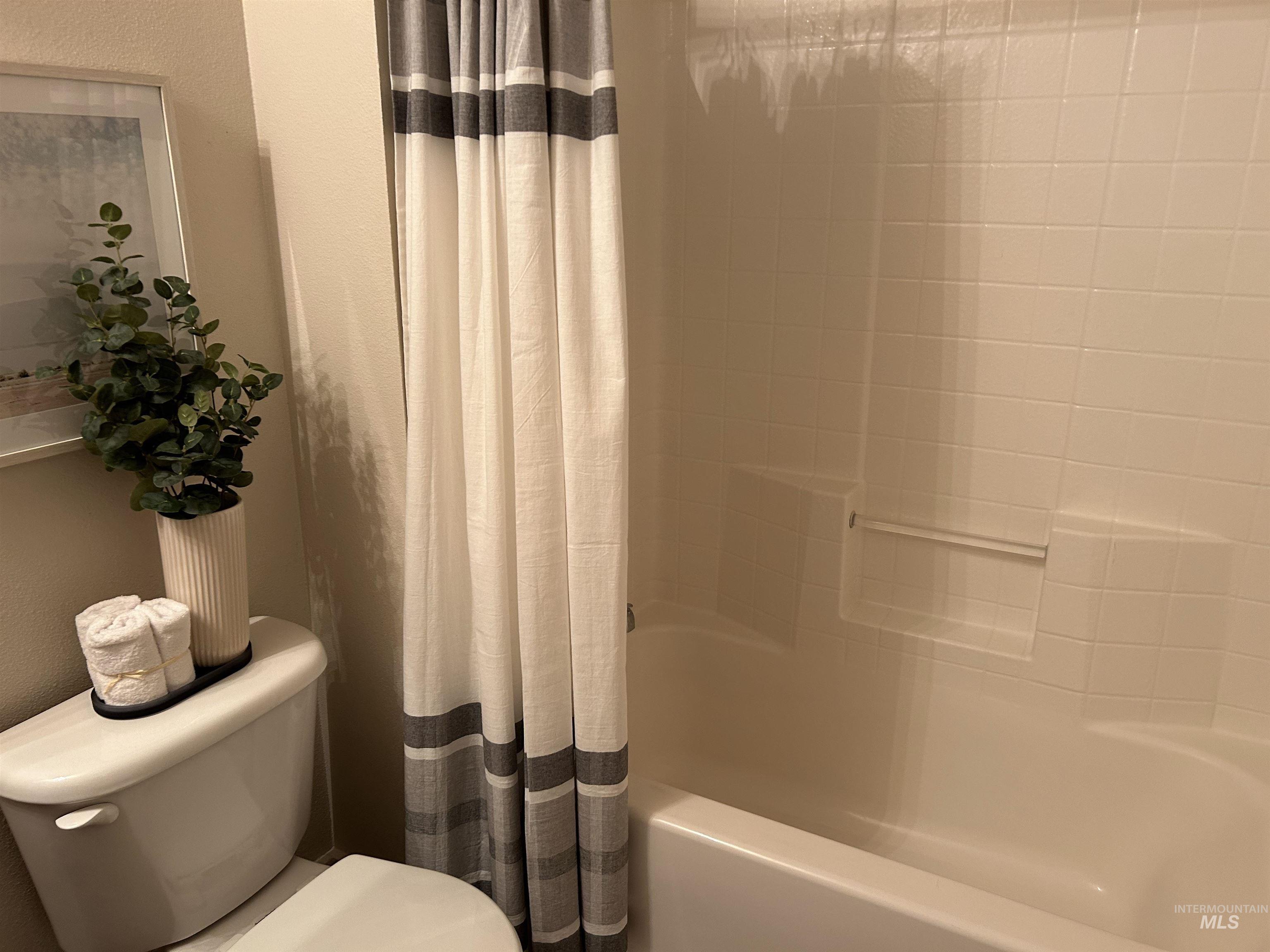 11045 W Garverdale Ln # 101