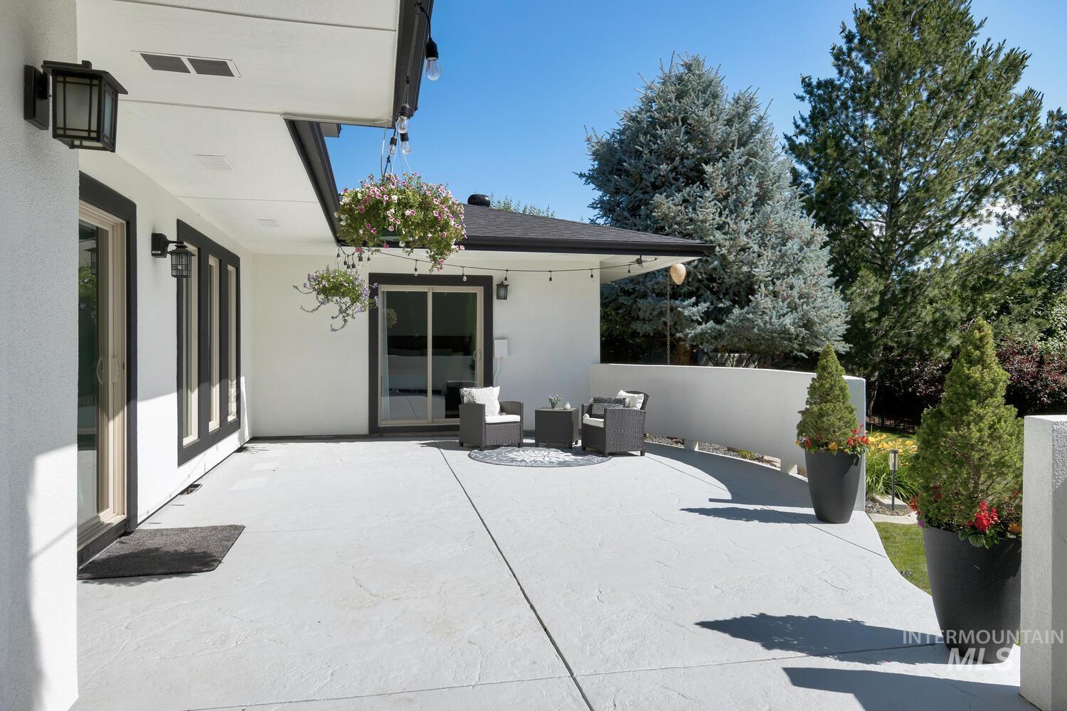 13122 N Lookout Circle