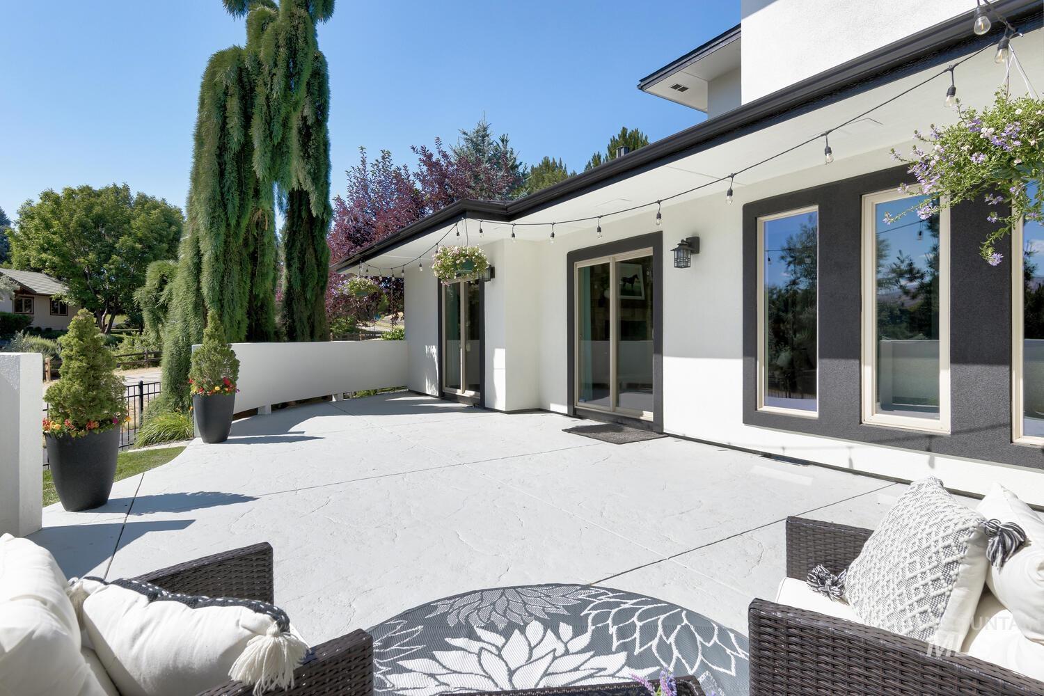 13122 N Lookout Circle