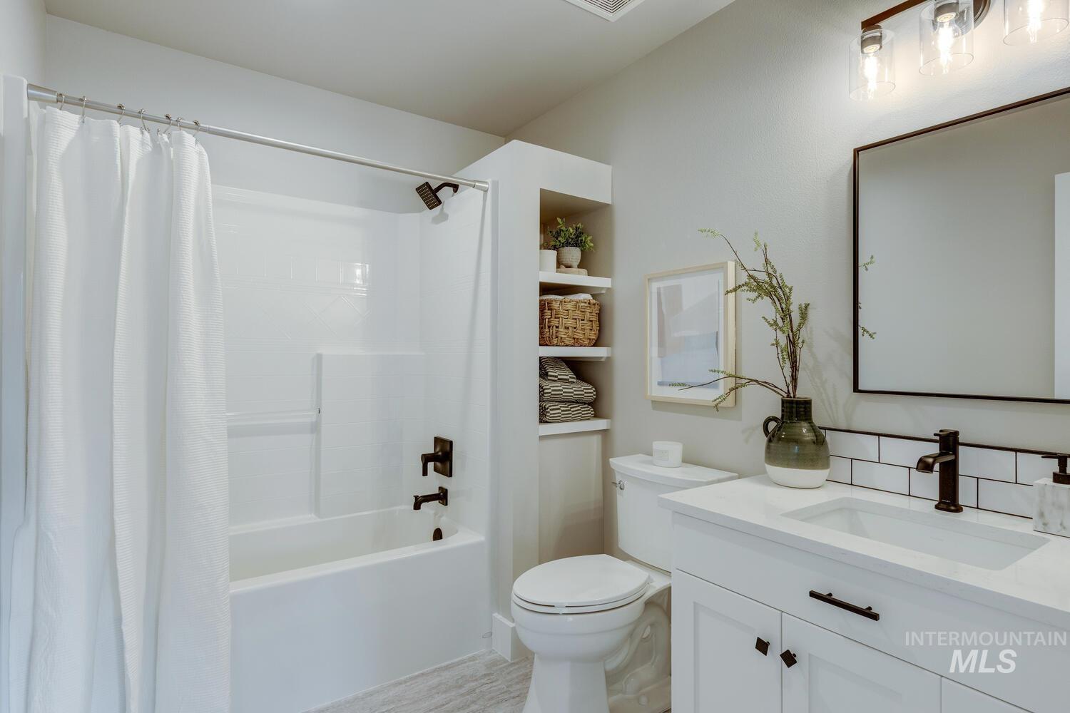 5745 W Farm Market Rd