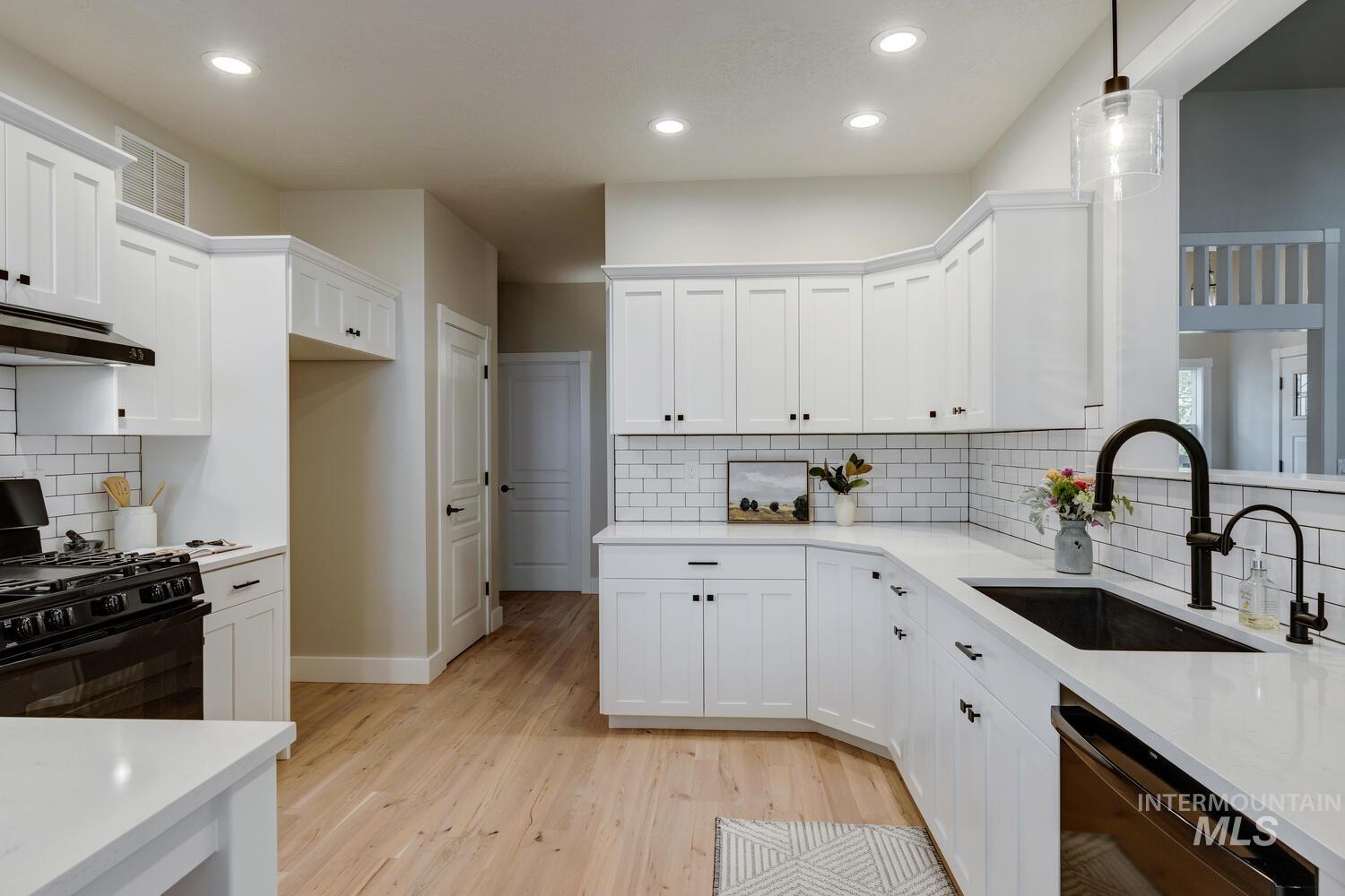 5745 W Farm Market Rd