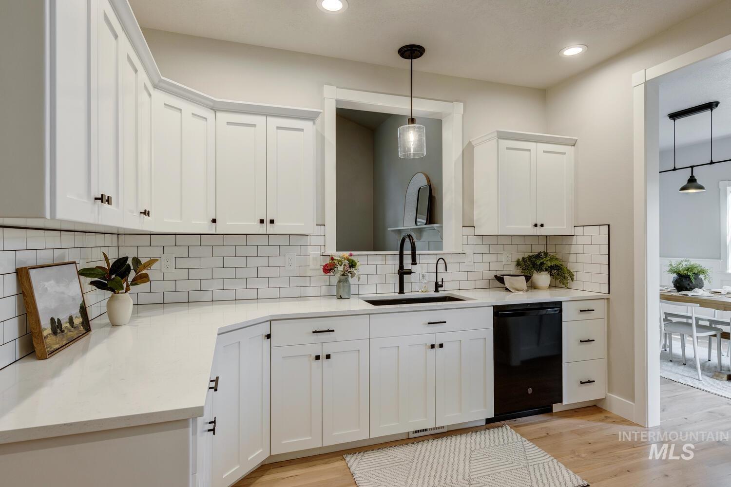 5745 W Farm Market Rd