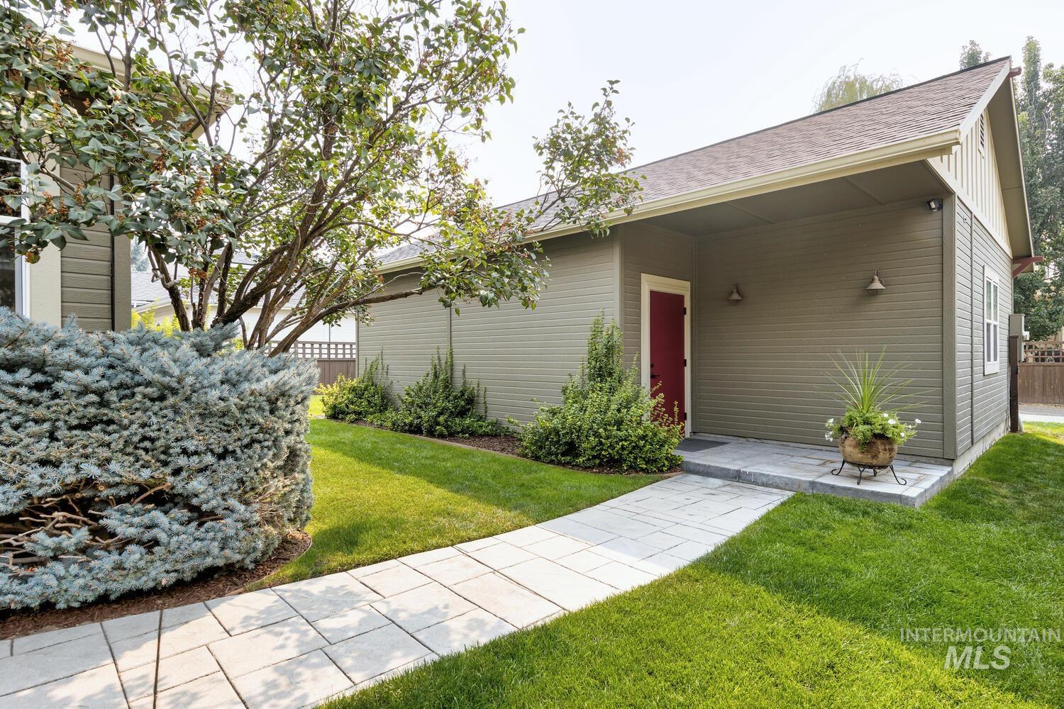 5745 W Farm Market Rd