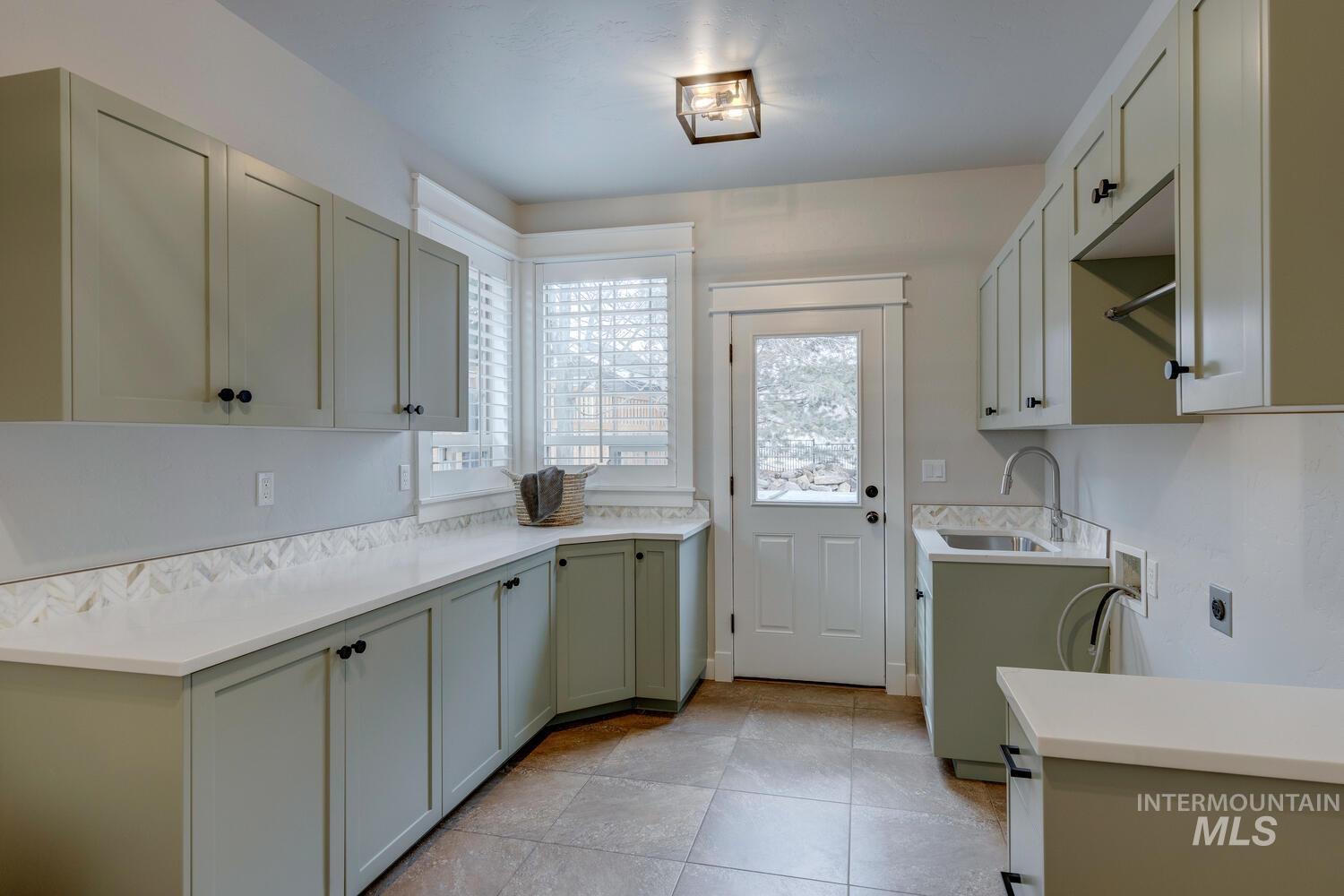 12021 N Humphreys Pl