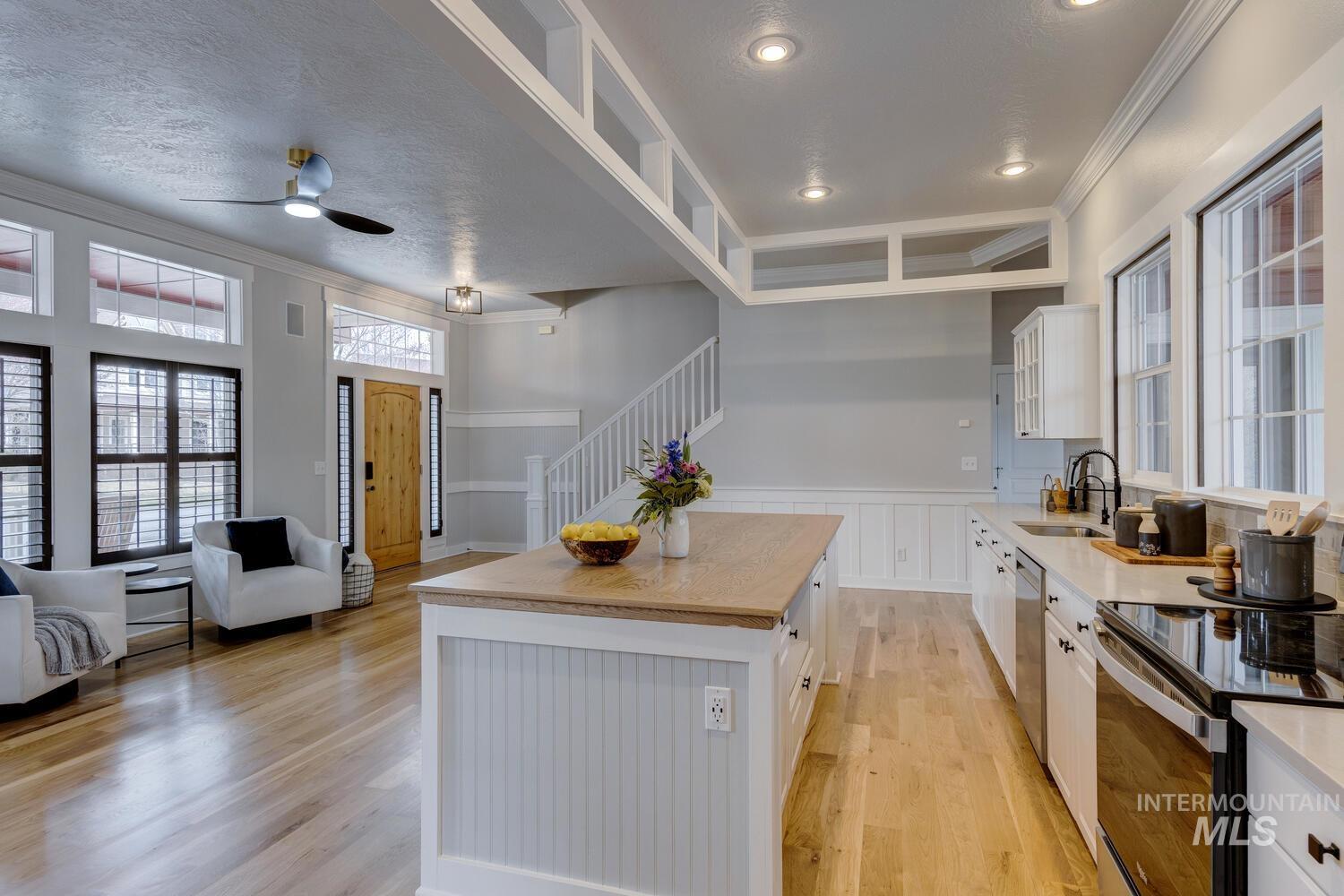 5218 W Hidden Springs Dr