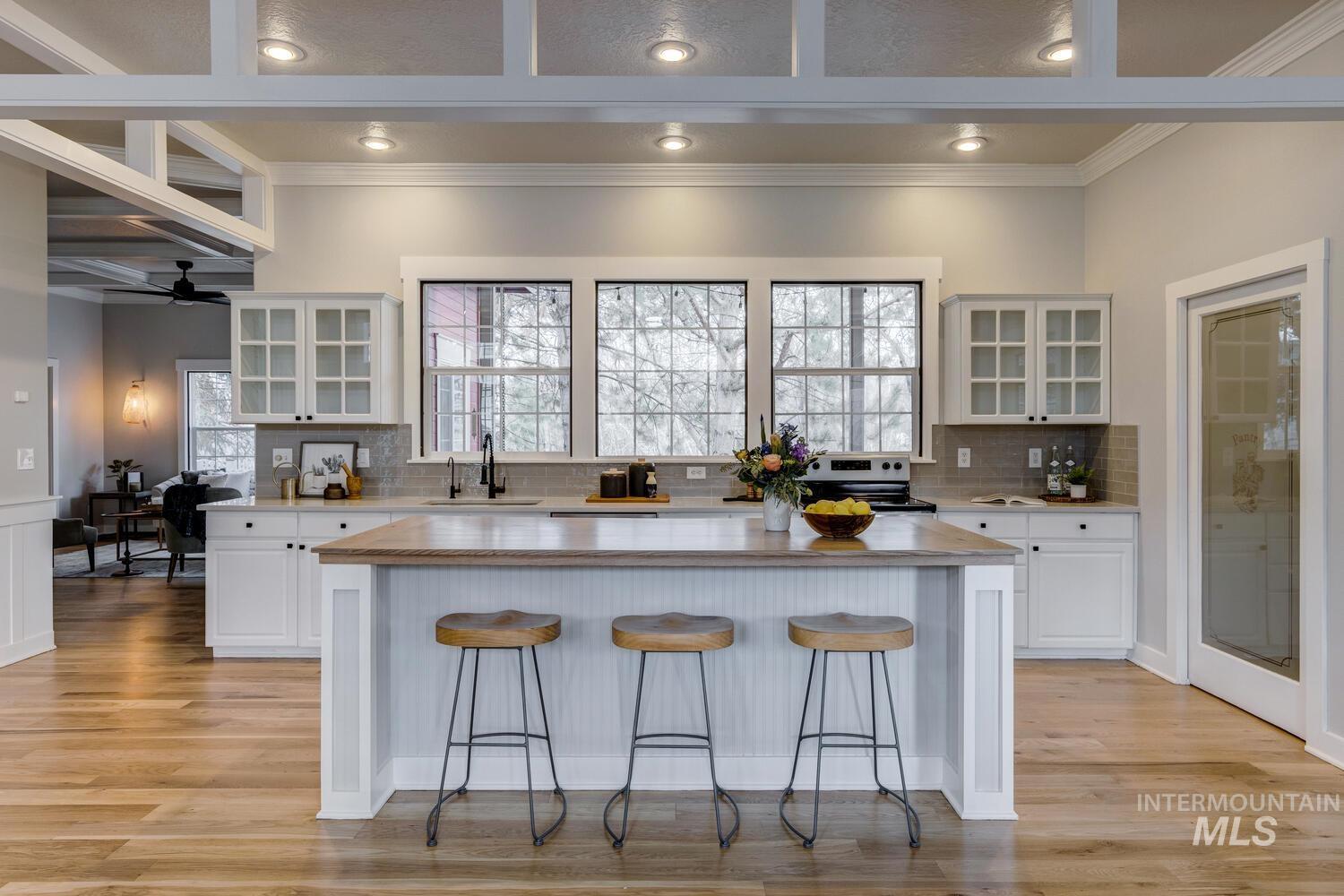 5218 W Hidden Springs Dr