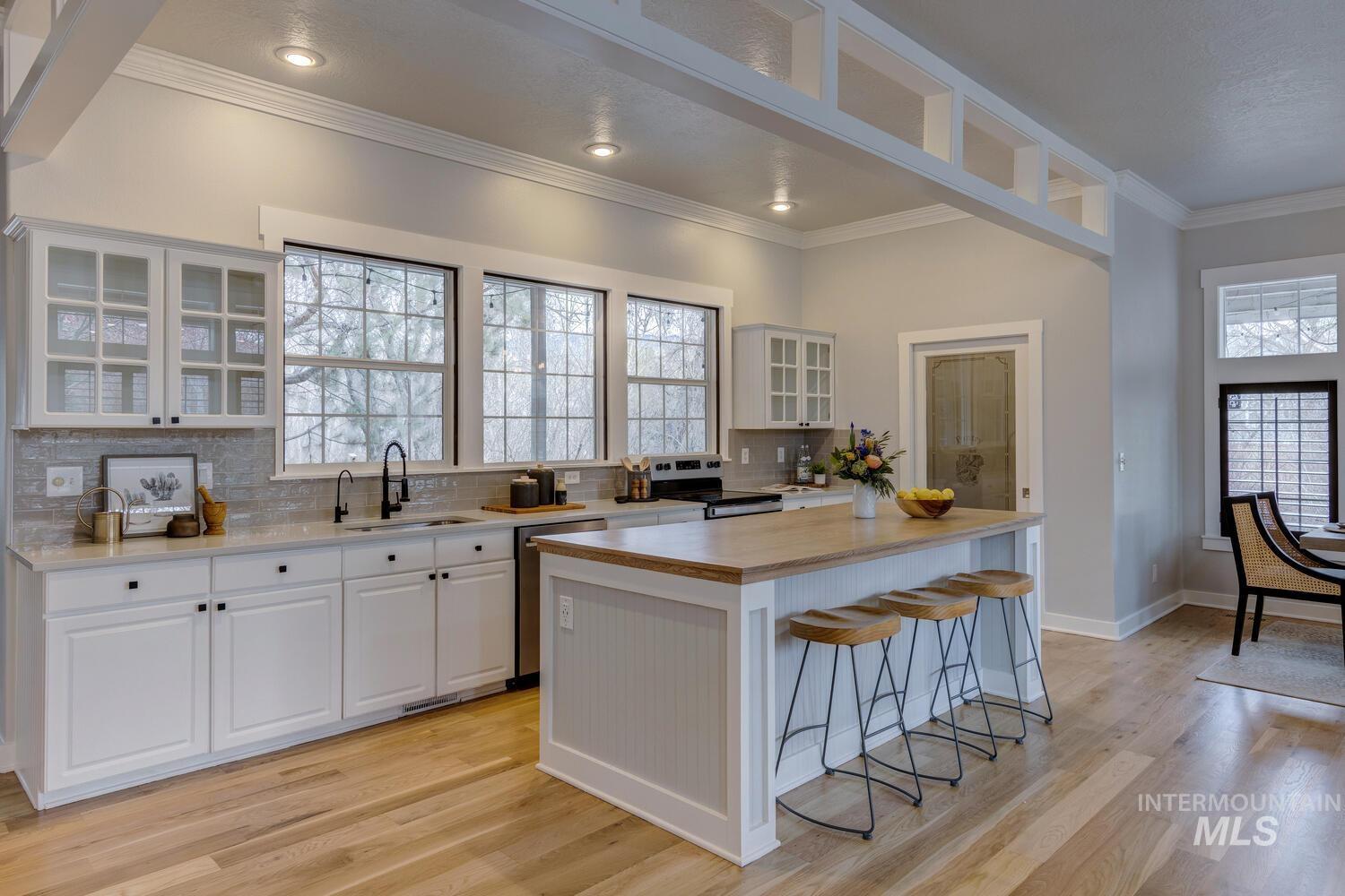 5218 W Hidden Springs Dr