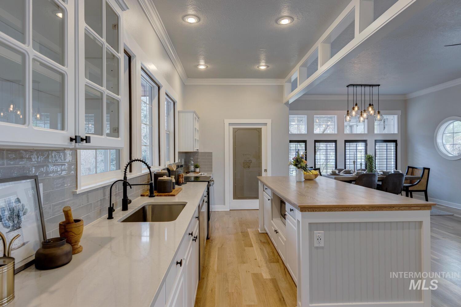 5218 W Hidden Springs Dr