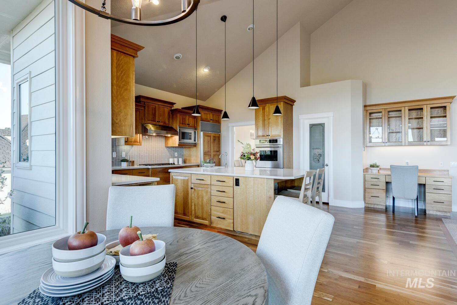 5560 N Quail Summit Place