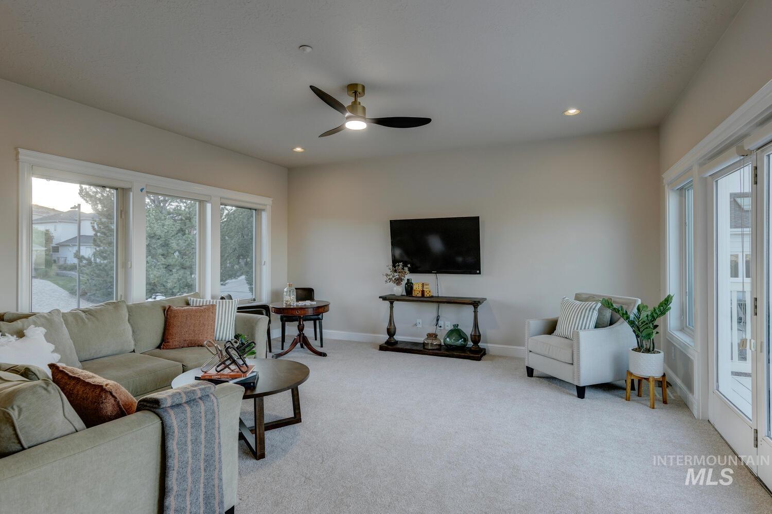 5560 N Quail Summit Place