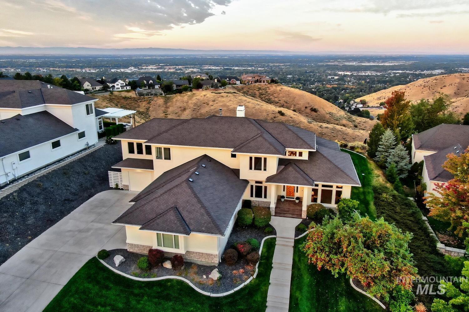 5560 N Quail Summit Place