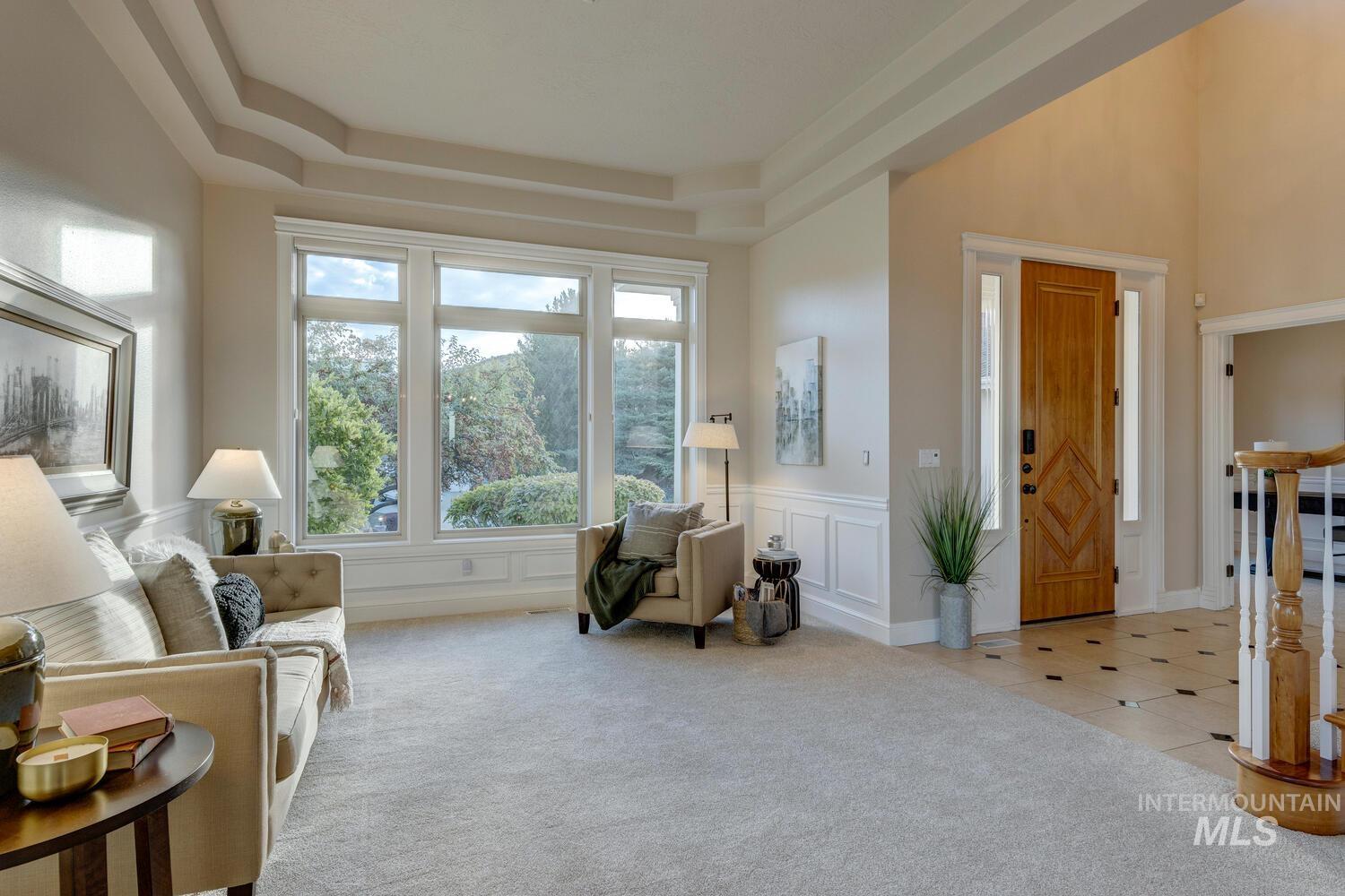 5560 N Quail Summit Place