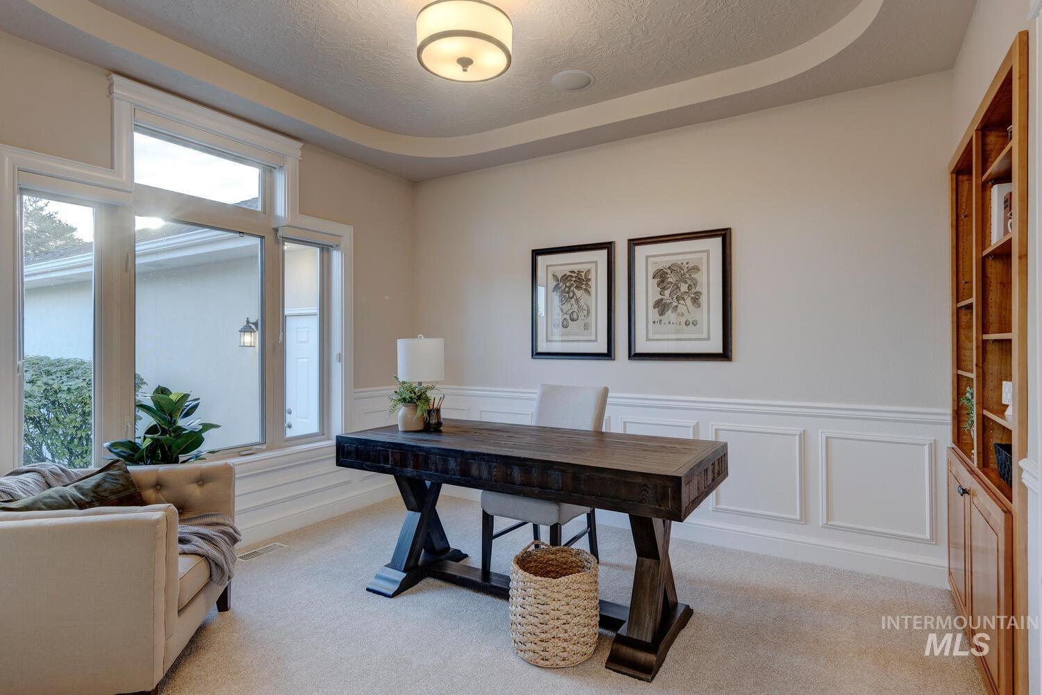 5560 N Quail Summit Place