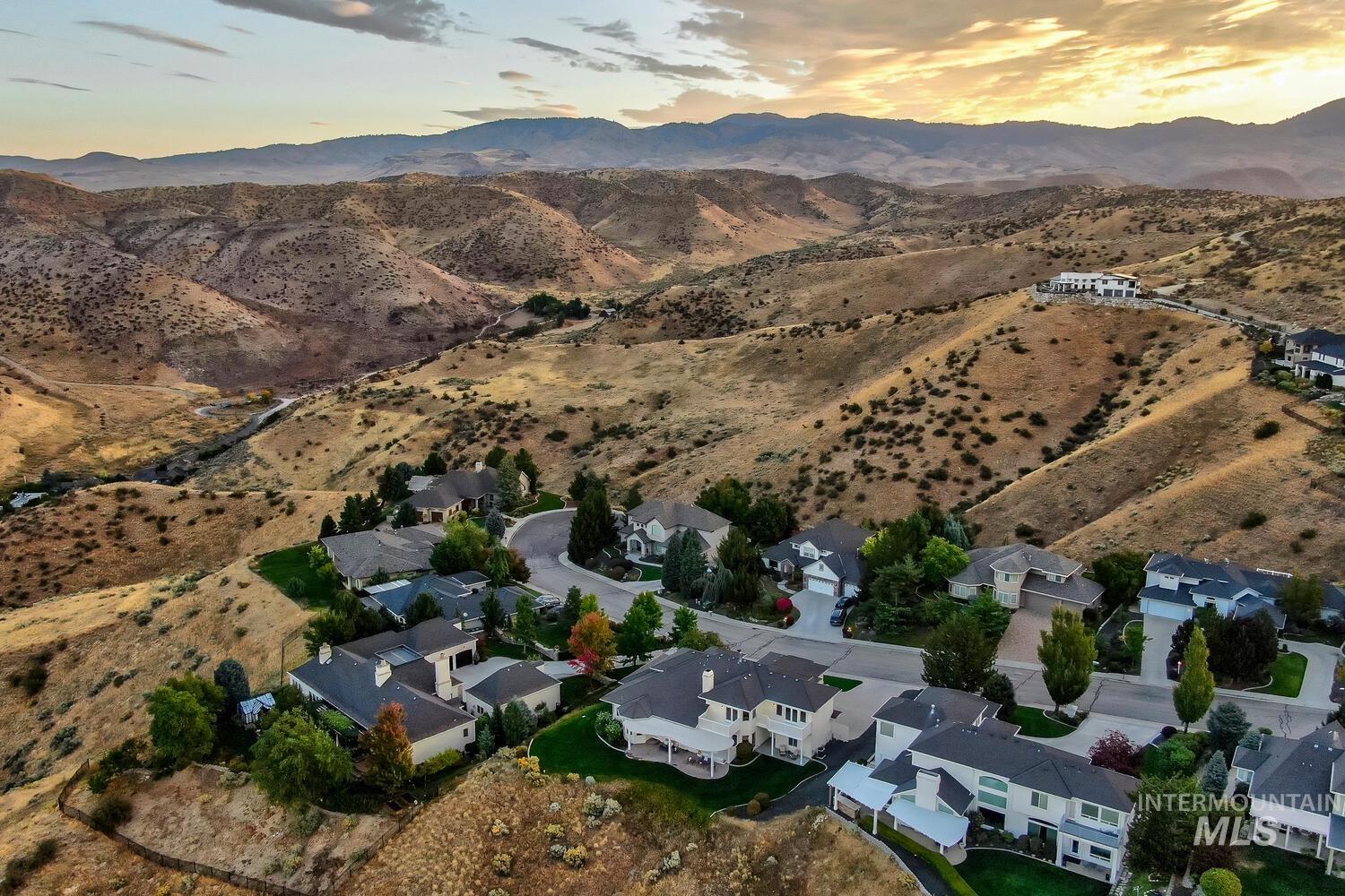 5560 N Quail Summit Place