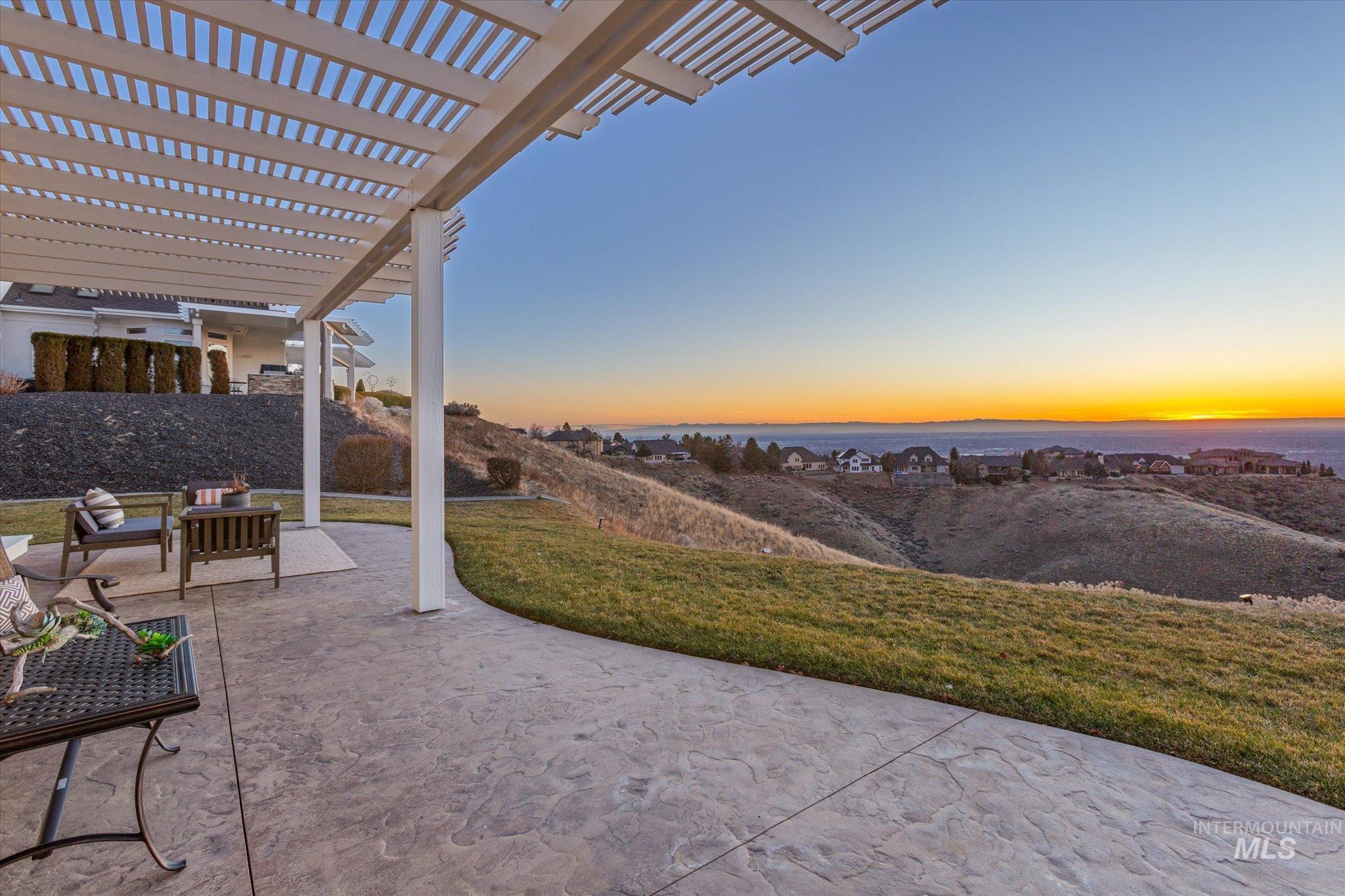 5560 N Quail Summit Place