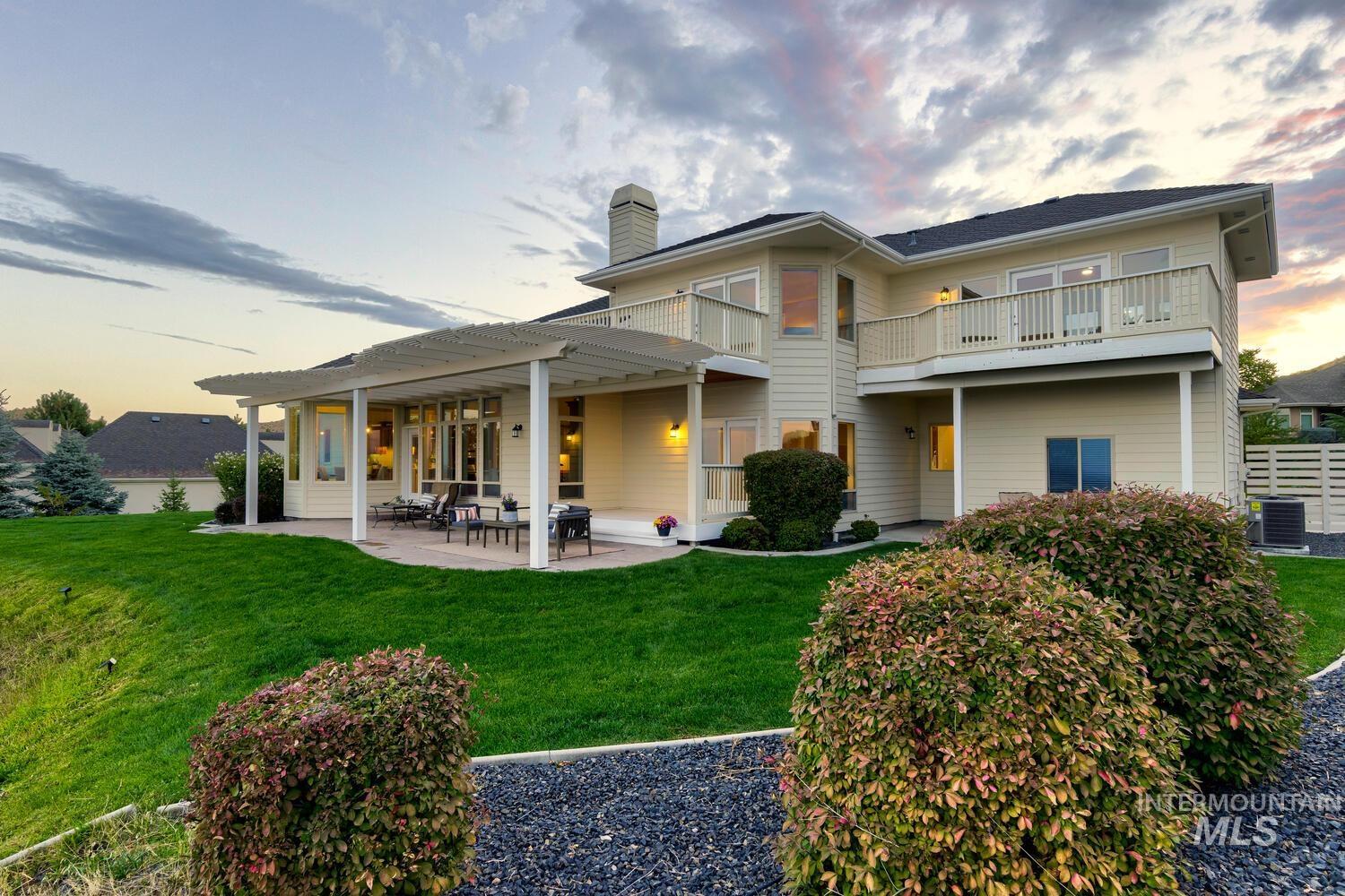 5560 N Quail Summit Place