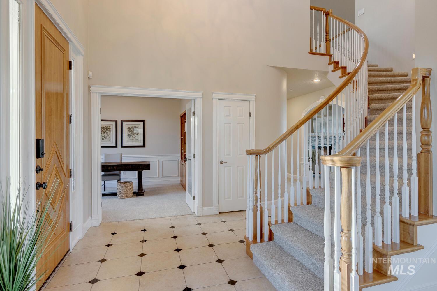 5560 N Quail Summit Place