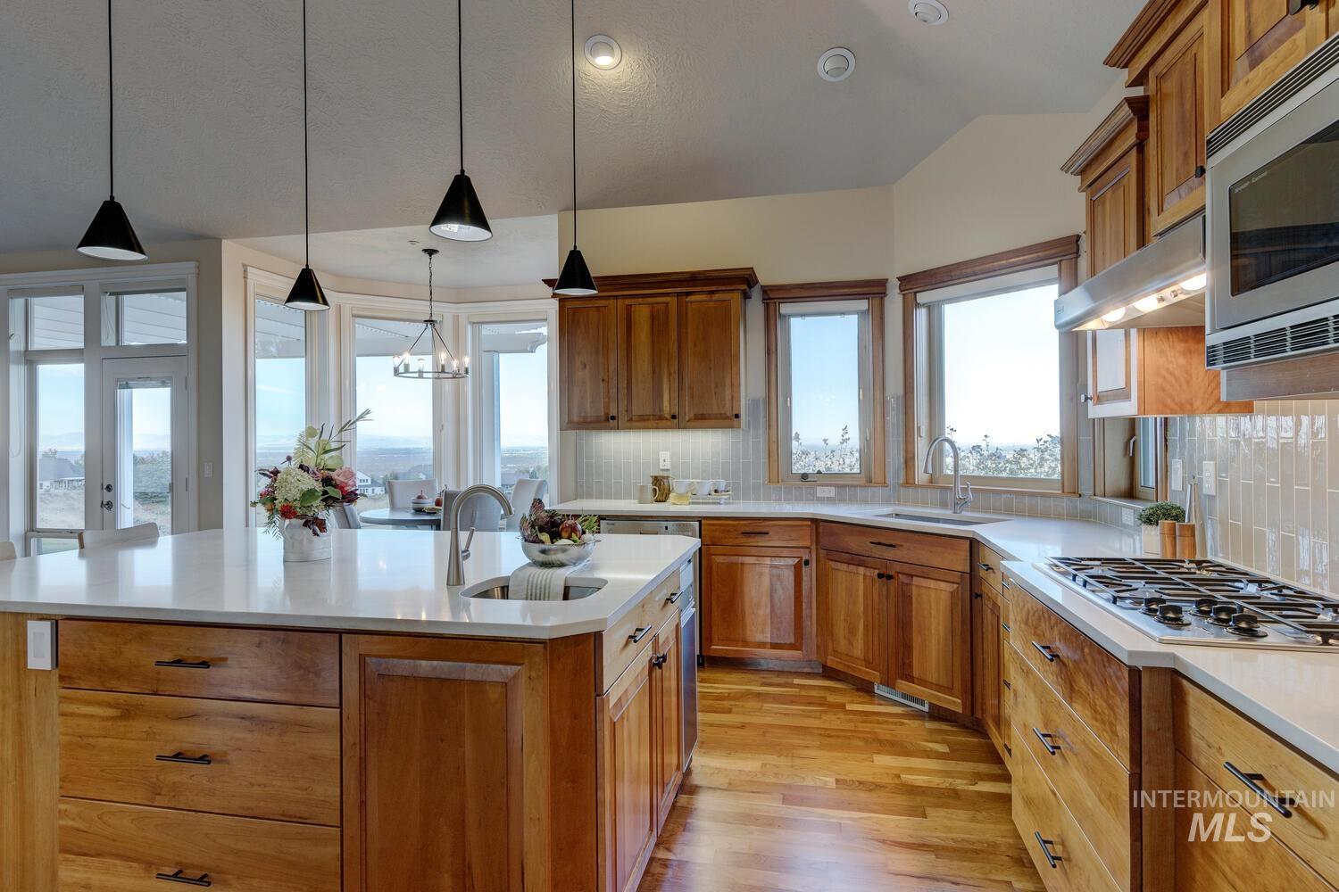 5560 N Quail Summit Place