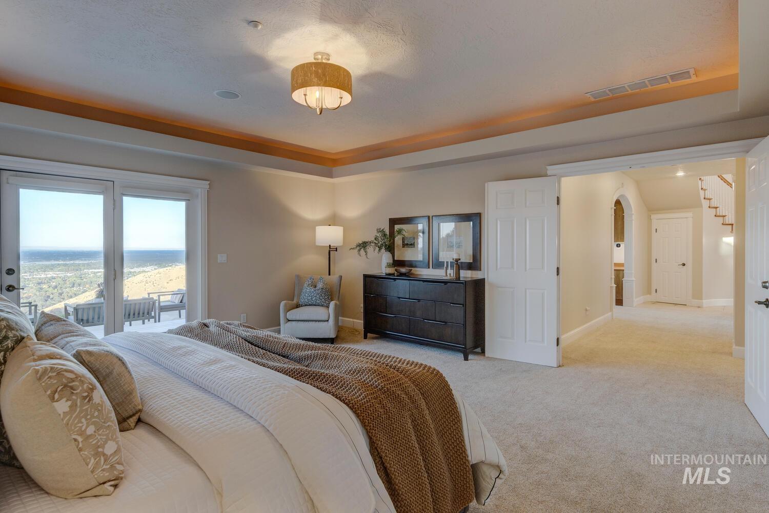 5560 N Quail Summit Place