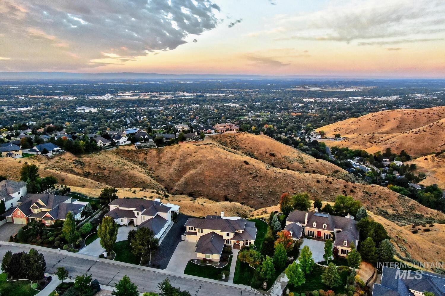 5560 N Quail Summit Place