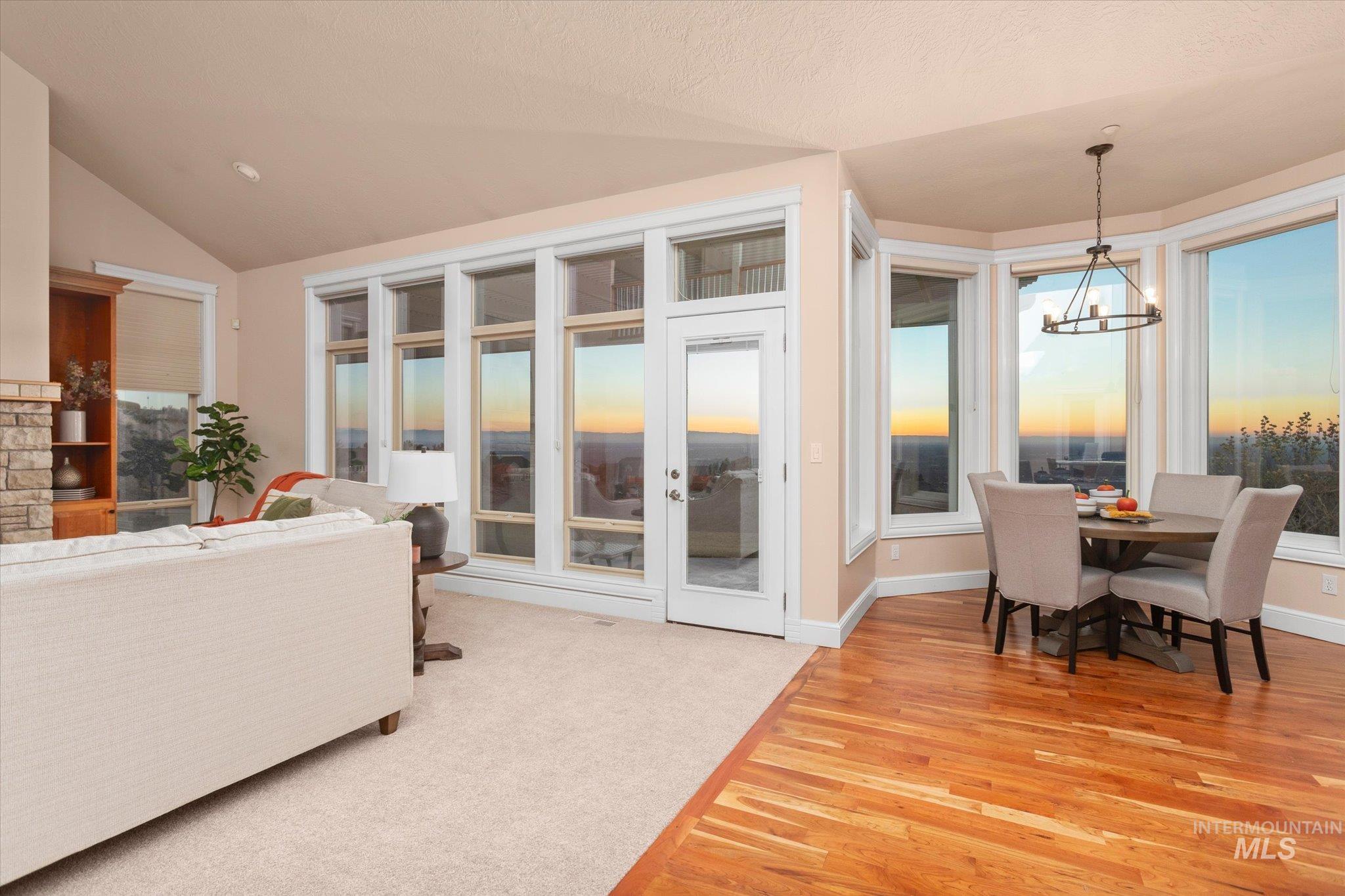 5560 N Quail Summit Place