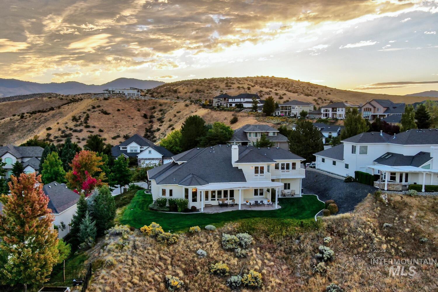 5560 N Quail Summit Place